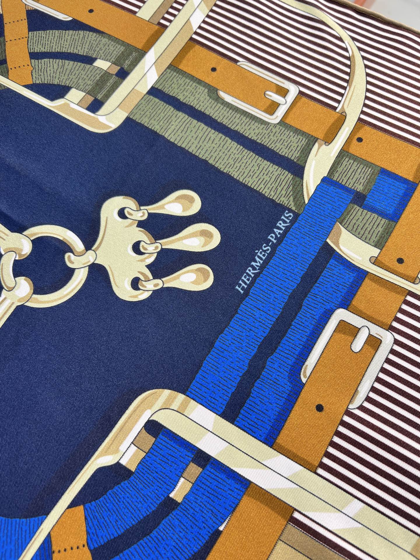 HM 26s Double-sided Scarf 90 Blue Colorful Mulberry Silk 152283