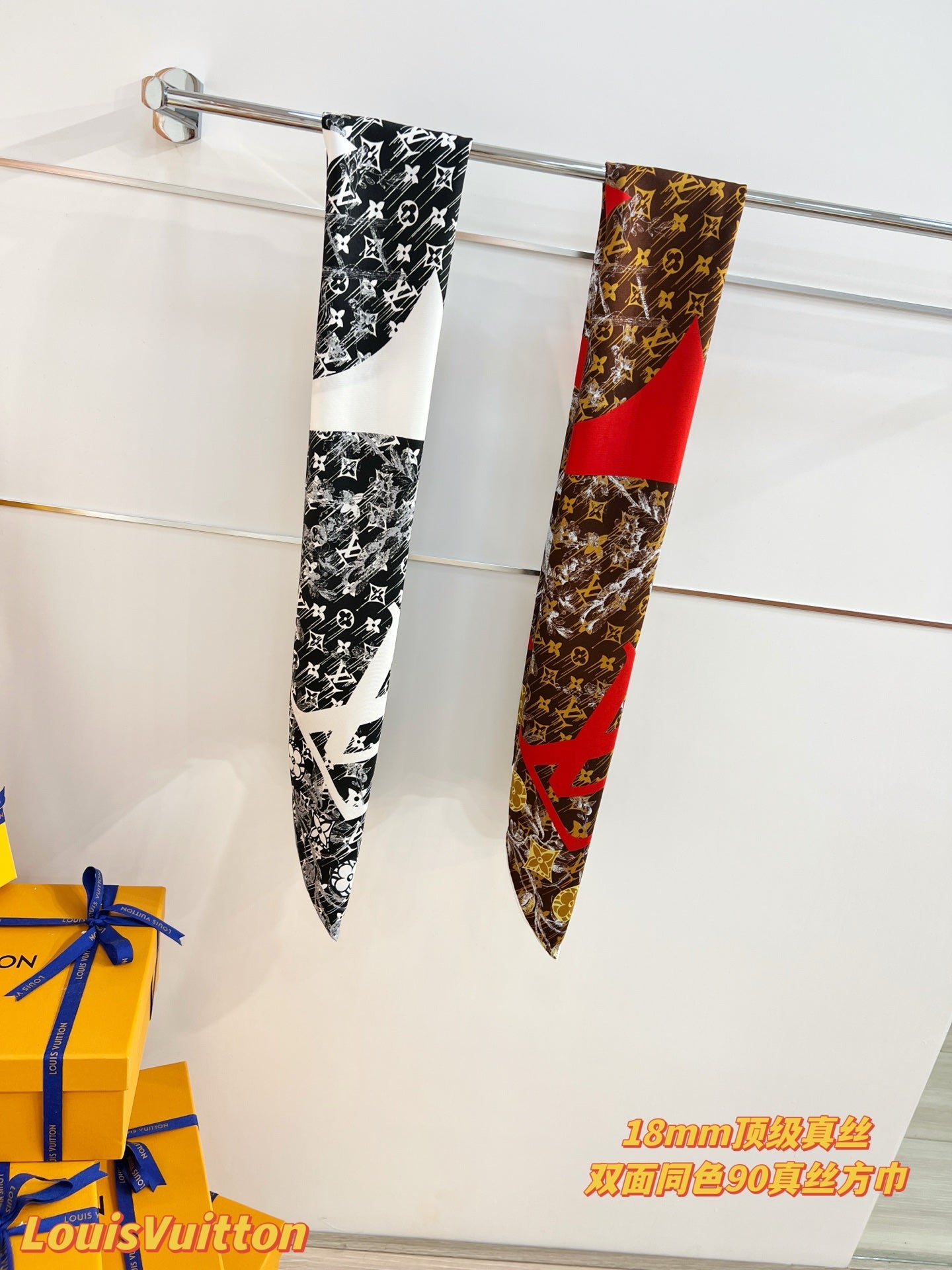 LV Double Sided Scarf 90 Black White Mulberry Silk 168821