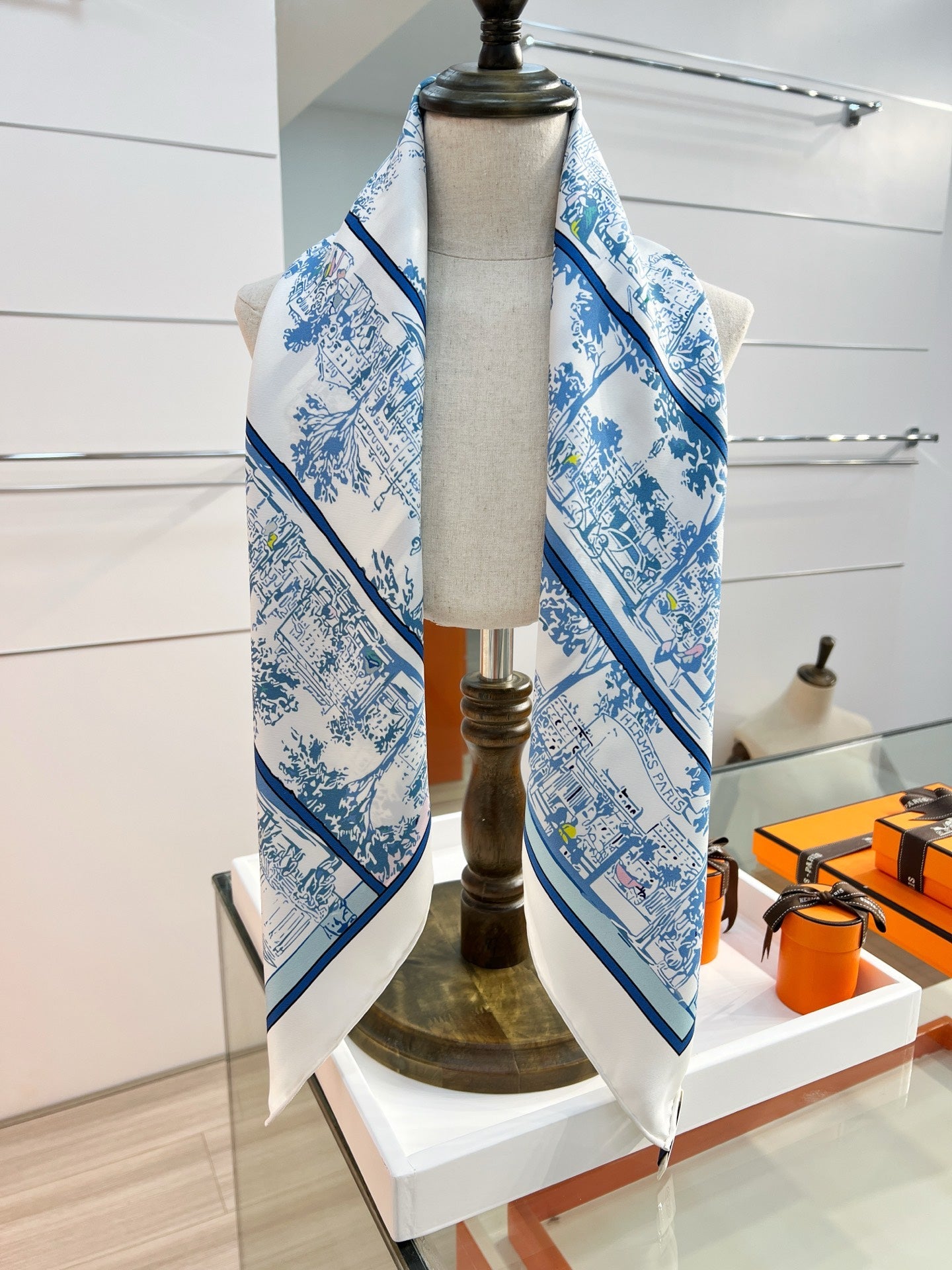 HM 26s Knitting Scarf 90 White Blue Colorful Mulberry Silk 147543