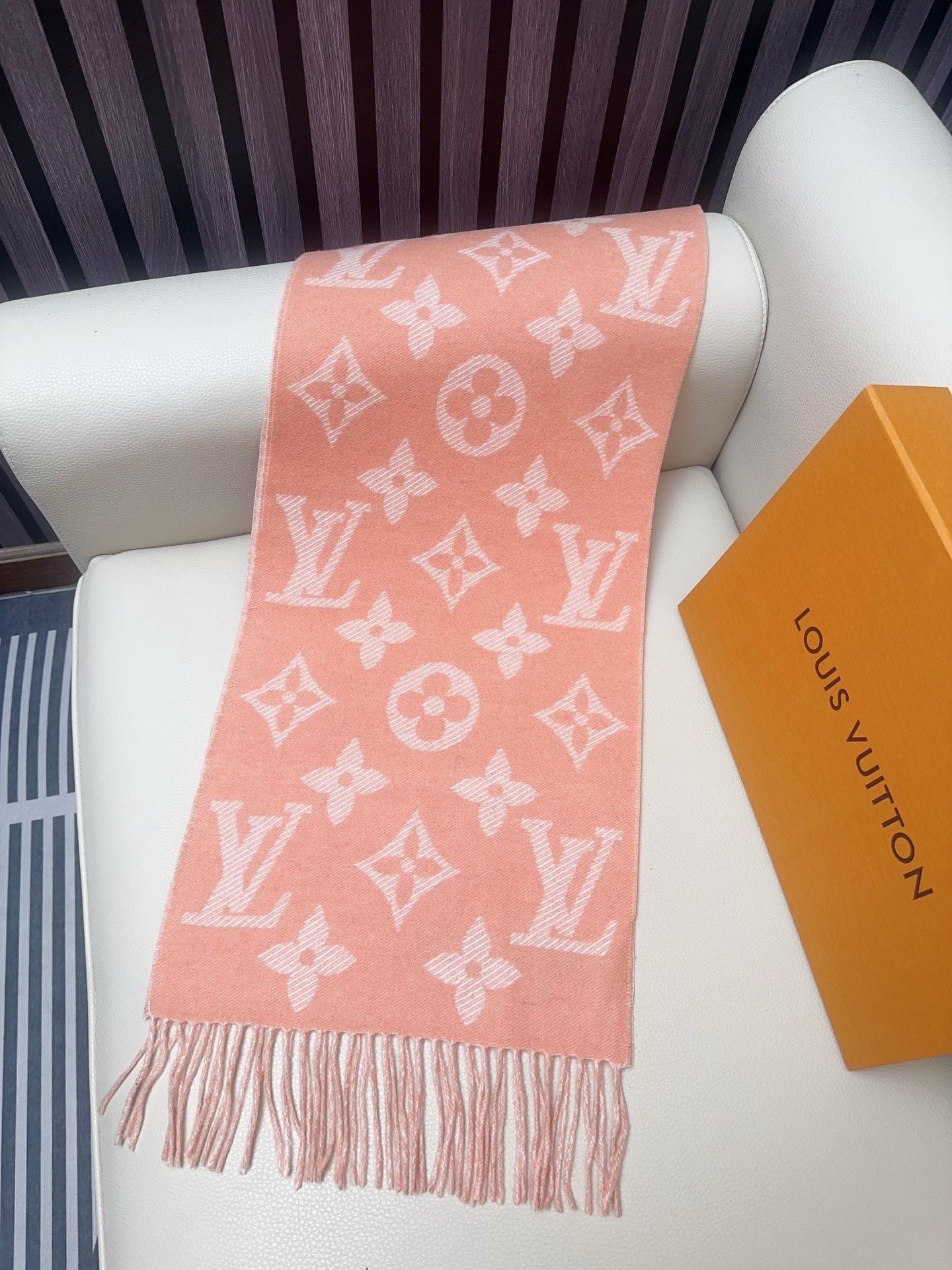 LV 25 Scarf 186CM Blush Pink Wool 293312