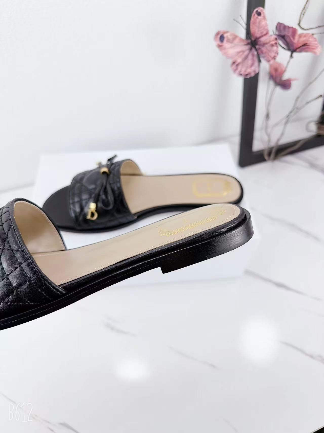 CD 26s Slippers Black Beige Cowhide 681587