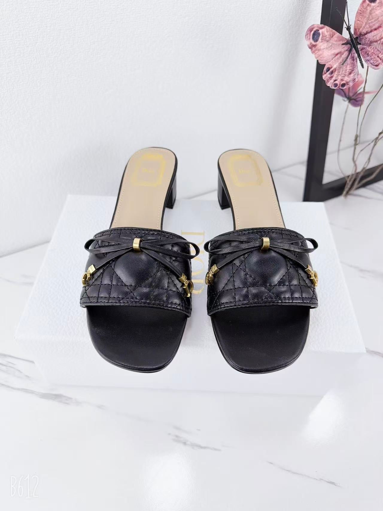 CD 26s Slippers Black Beige Cowhide 681587
