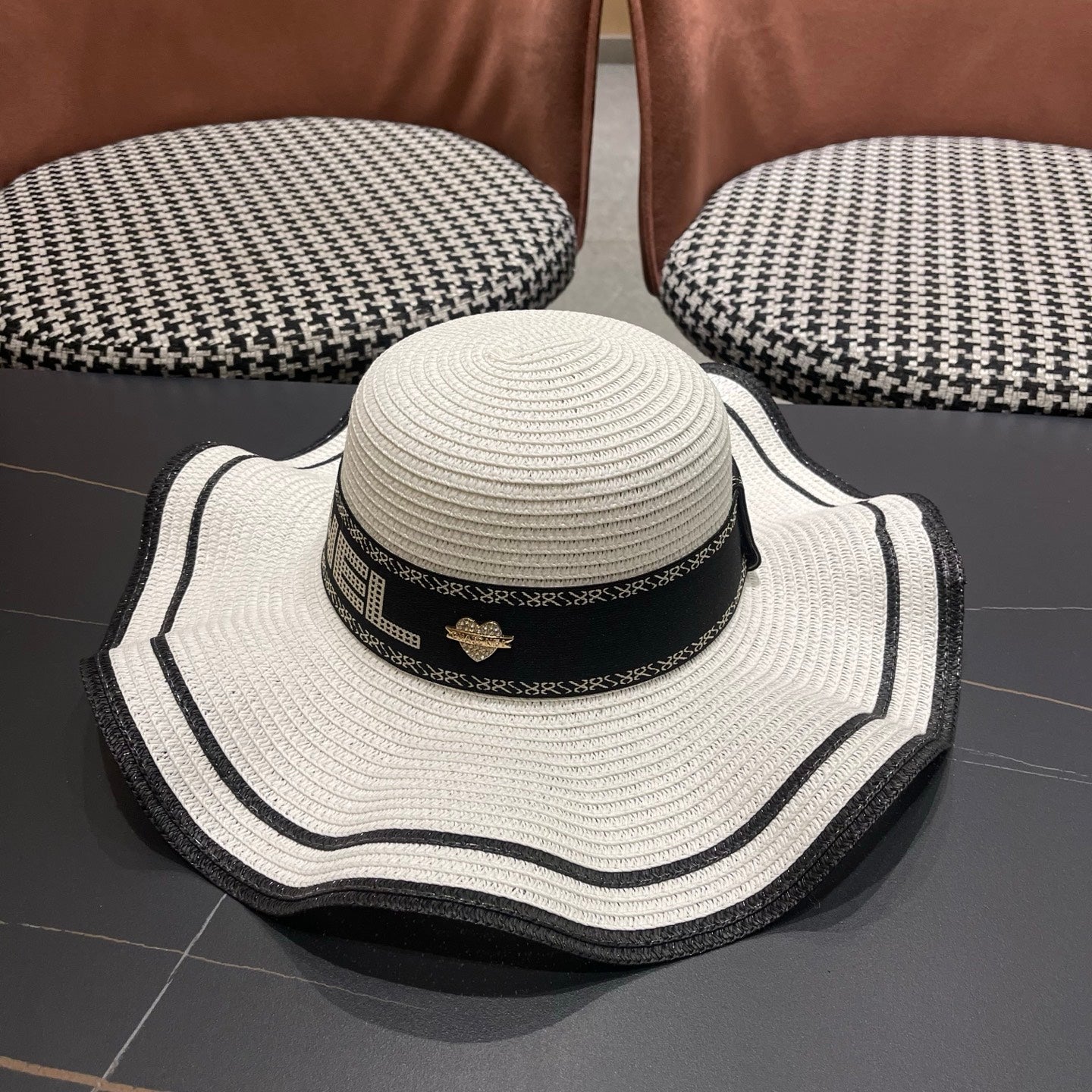 Chanel Wide-brimmed Straw Hat 214482