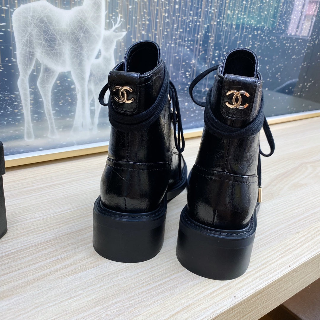 CC COMBAT BOOTS IN BLACK WRINKLED CALFSKIN AND GROSGRAIN WITH FAUX PEARL