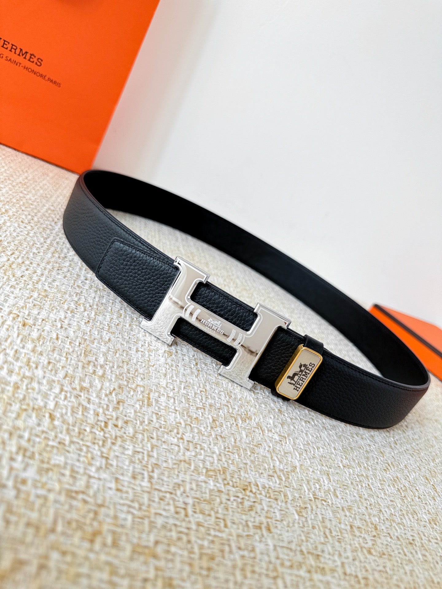 HM Constance Belt 38mm  Black Cowhide Sliver Buckle 619782