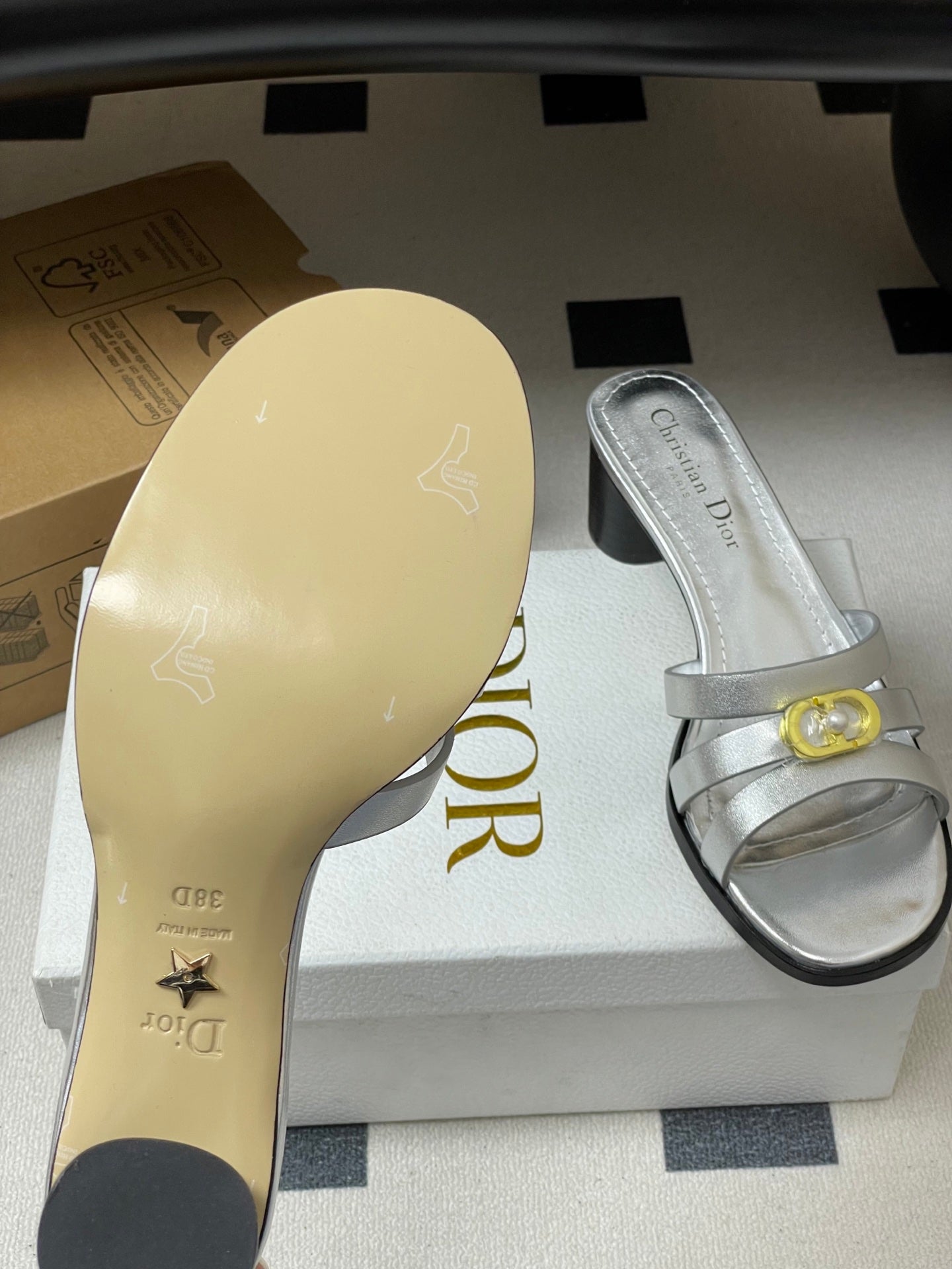 CD 26 Chunky Heel Sandals 50 Metallic Silver Leather 593520