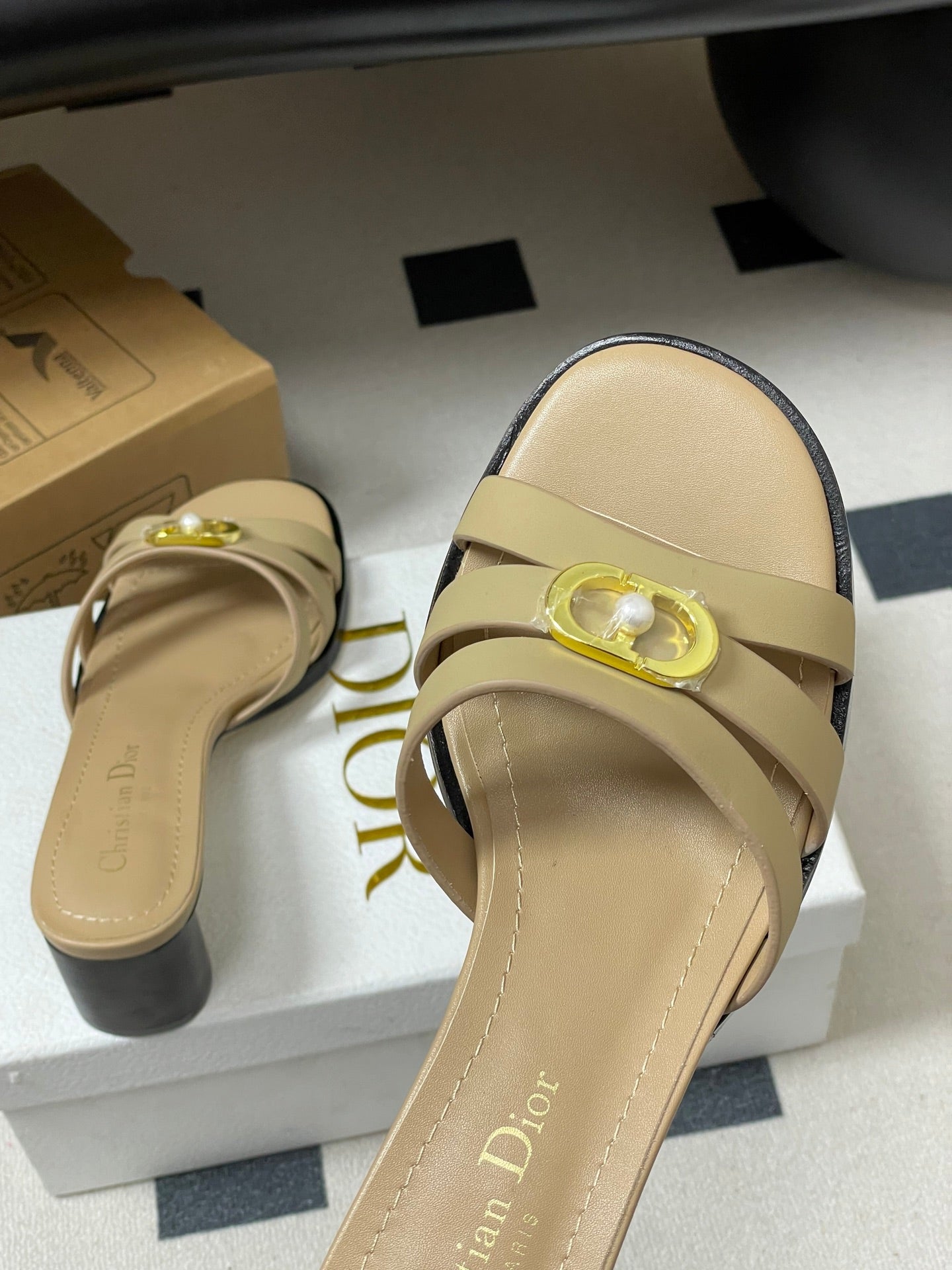 CD 26 Chunky Heel Sandals 50 Beige Leather 593531