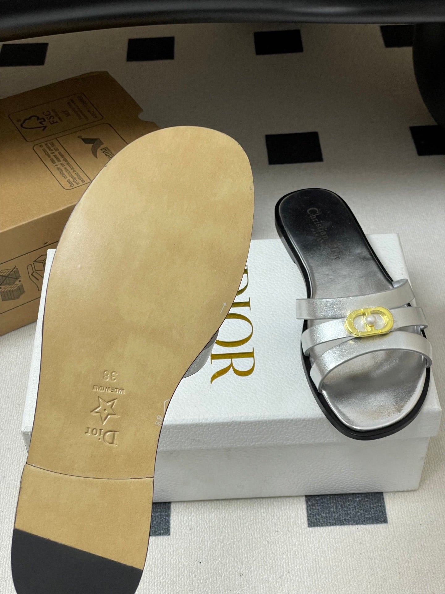 CC 26 Chunky Heel Sandals Metallic Silver Leather 593527