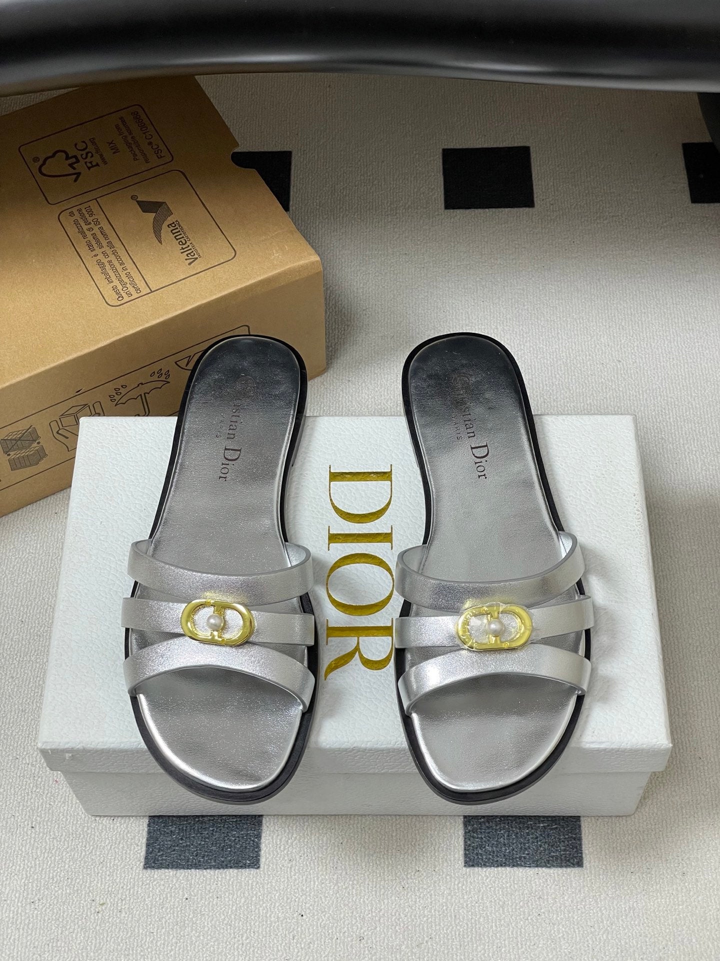 CC 26 Chunky Heel Sandals Metallic Silver Leather 593527