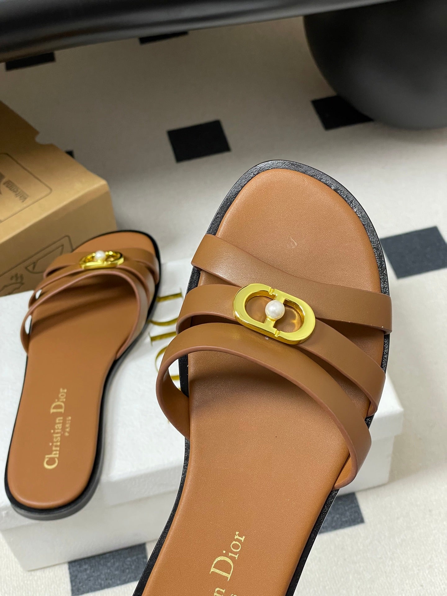 CD 26 Chunky Heel Sandals Tan Leather 593530