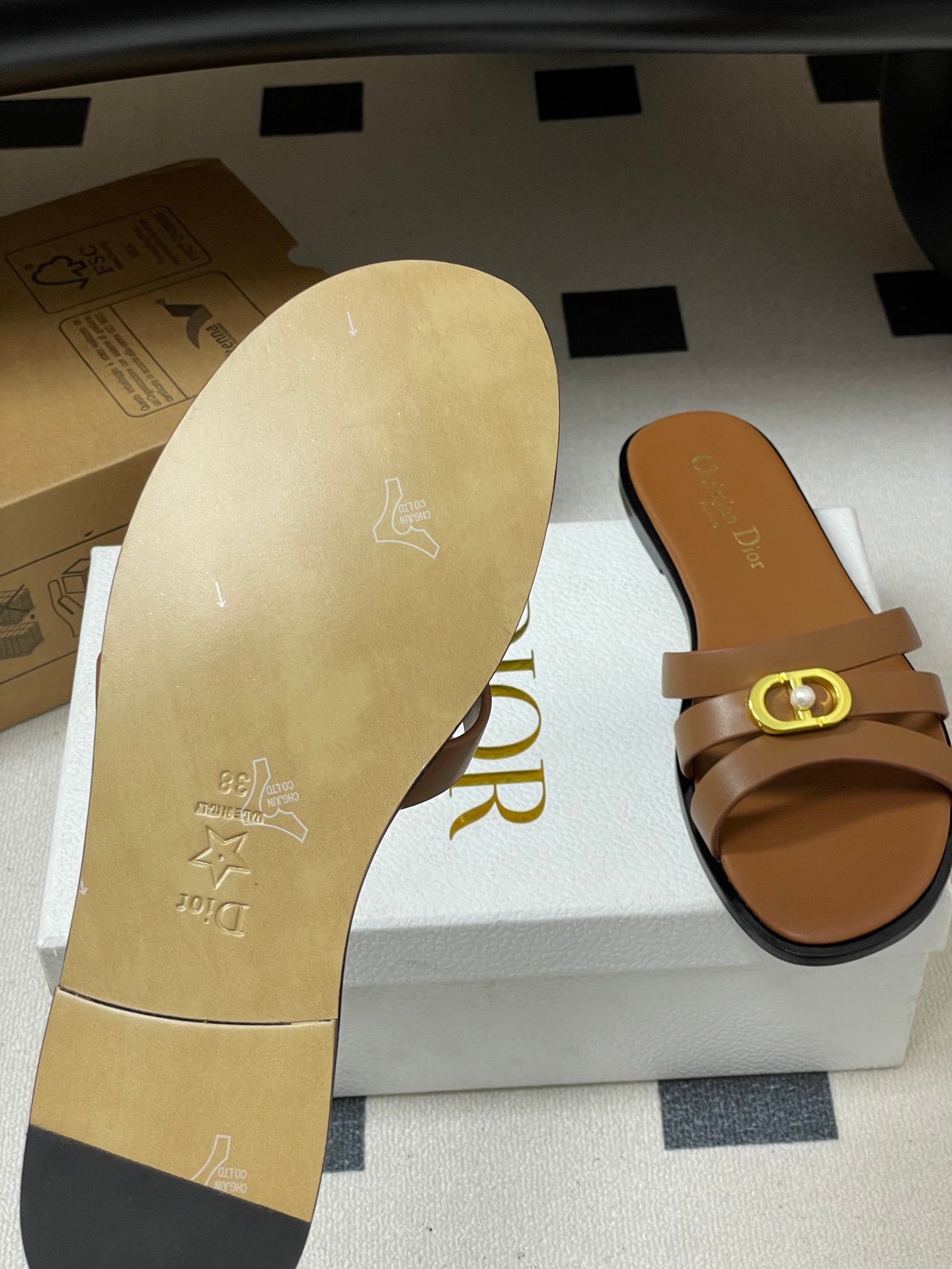 CD 26 Chunky Heel Sandals Tan Leather 593530