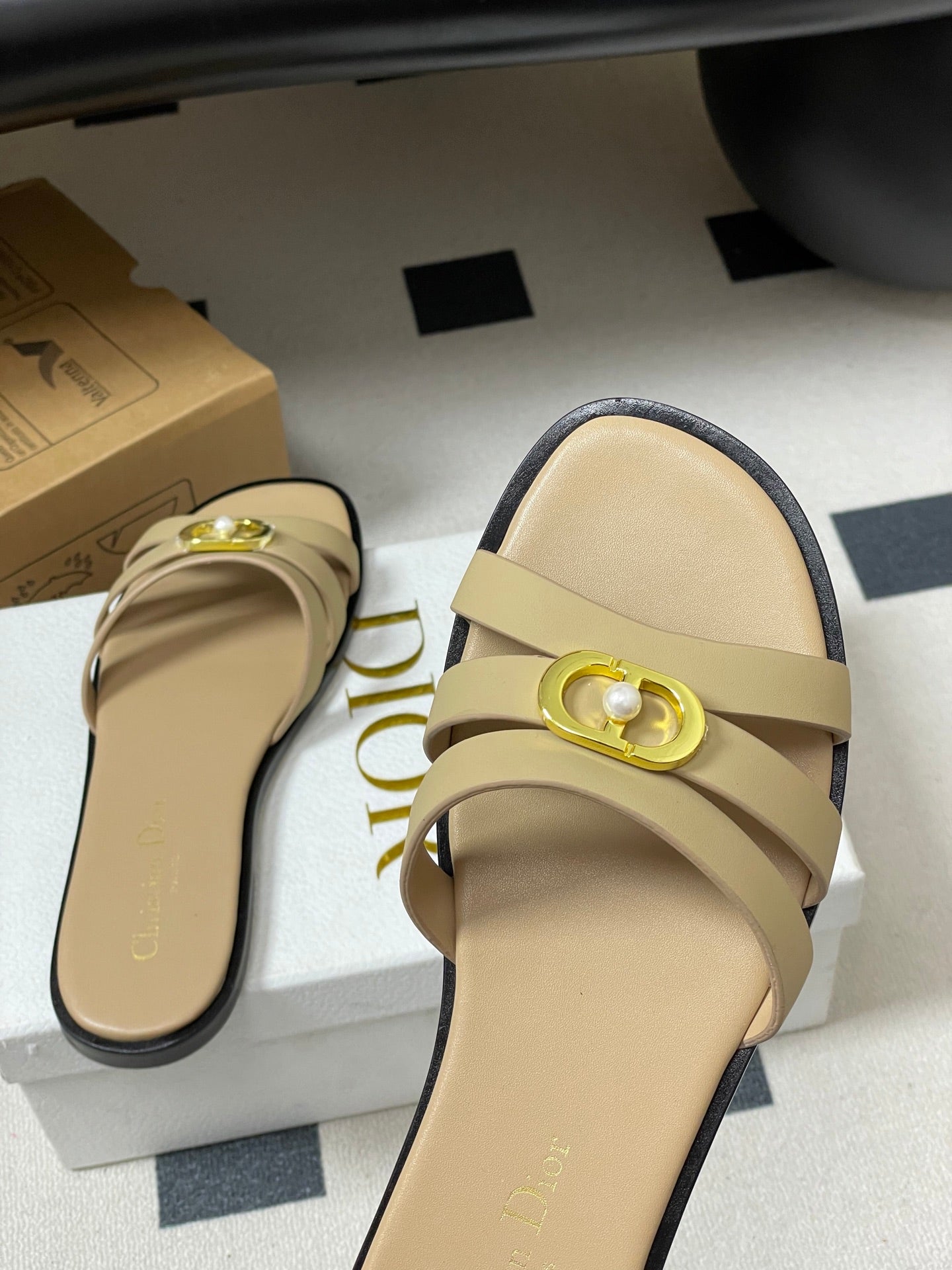 CD 26 Chunky Heel Sandals Beige Leather 593531