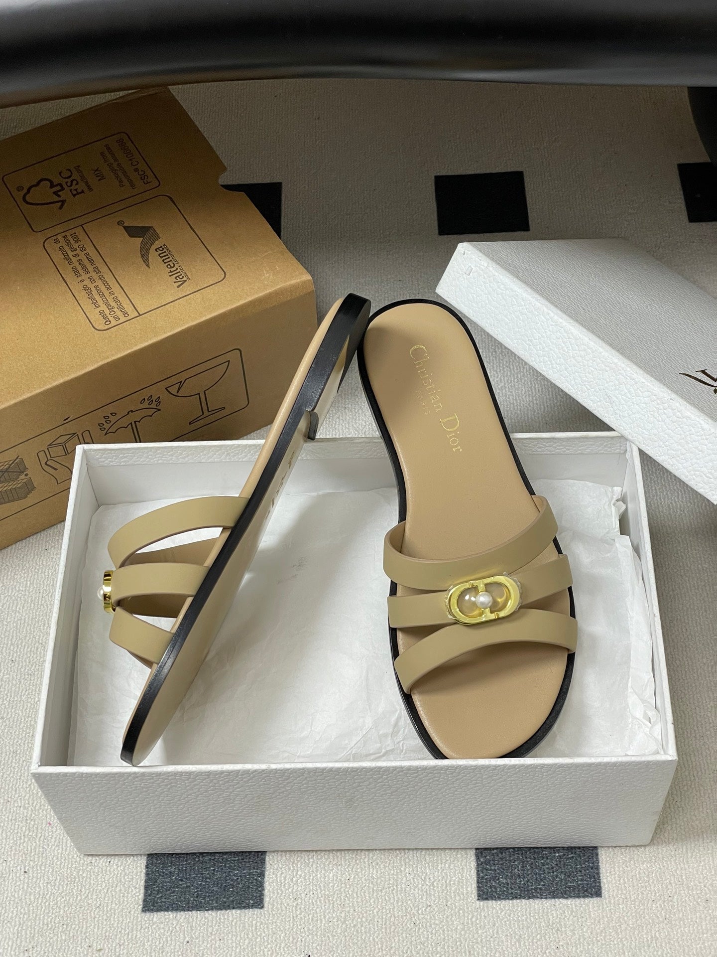 CD 26 Chunky Heel Sandals Beige Leather 593531