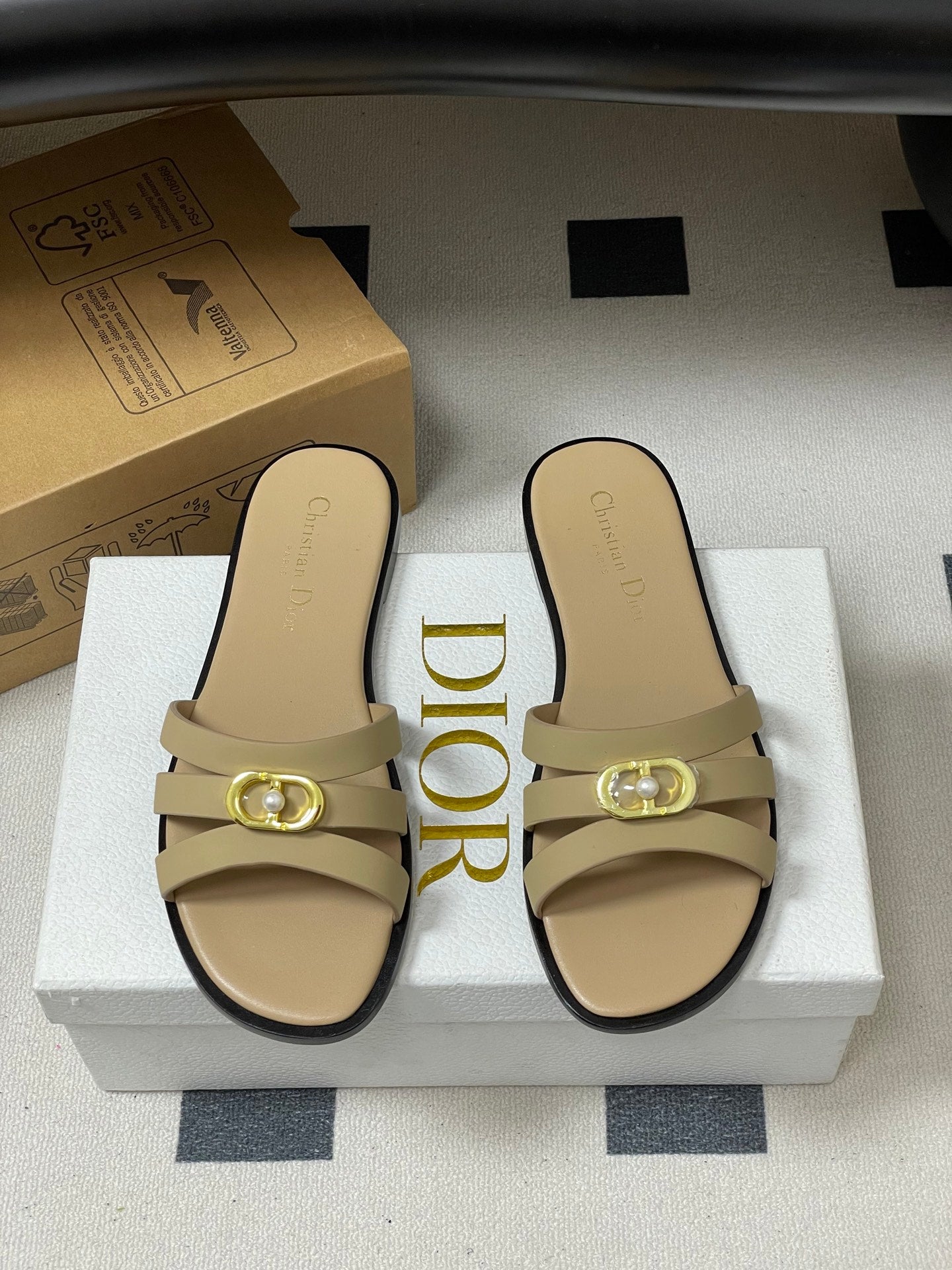 CD 26 Chunky Heel Sandals Beige Leather 593531