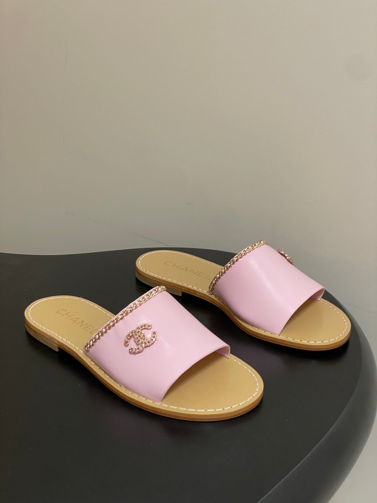 CC 26 Flat Sandal Pink Beige Sheepskin 593297