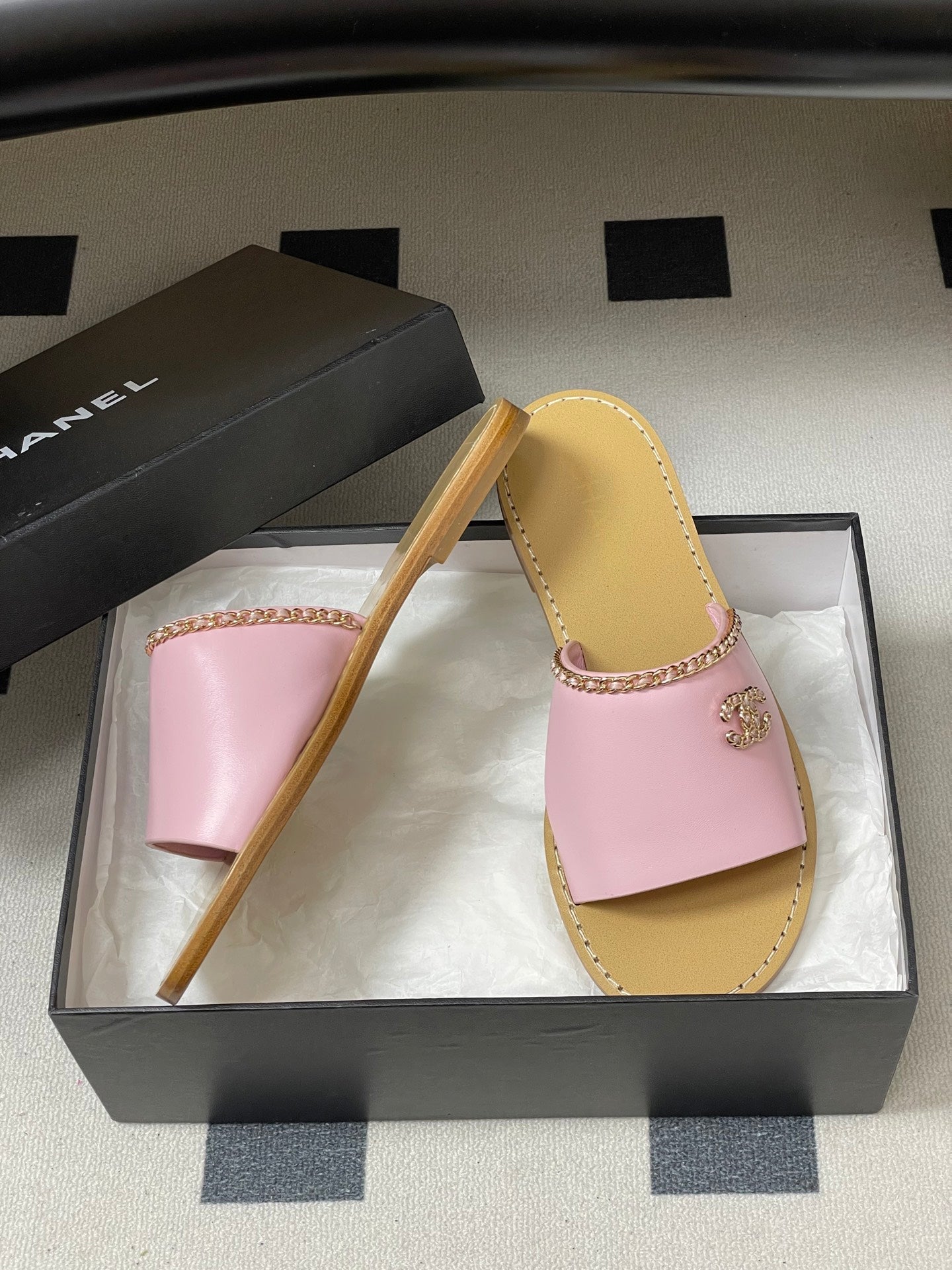 CC 26 Flat Sandal Pink Beige Sheepskin 593297