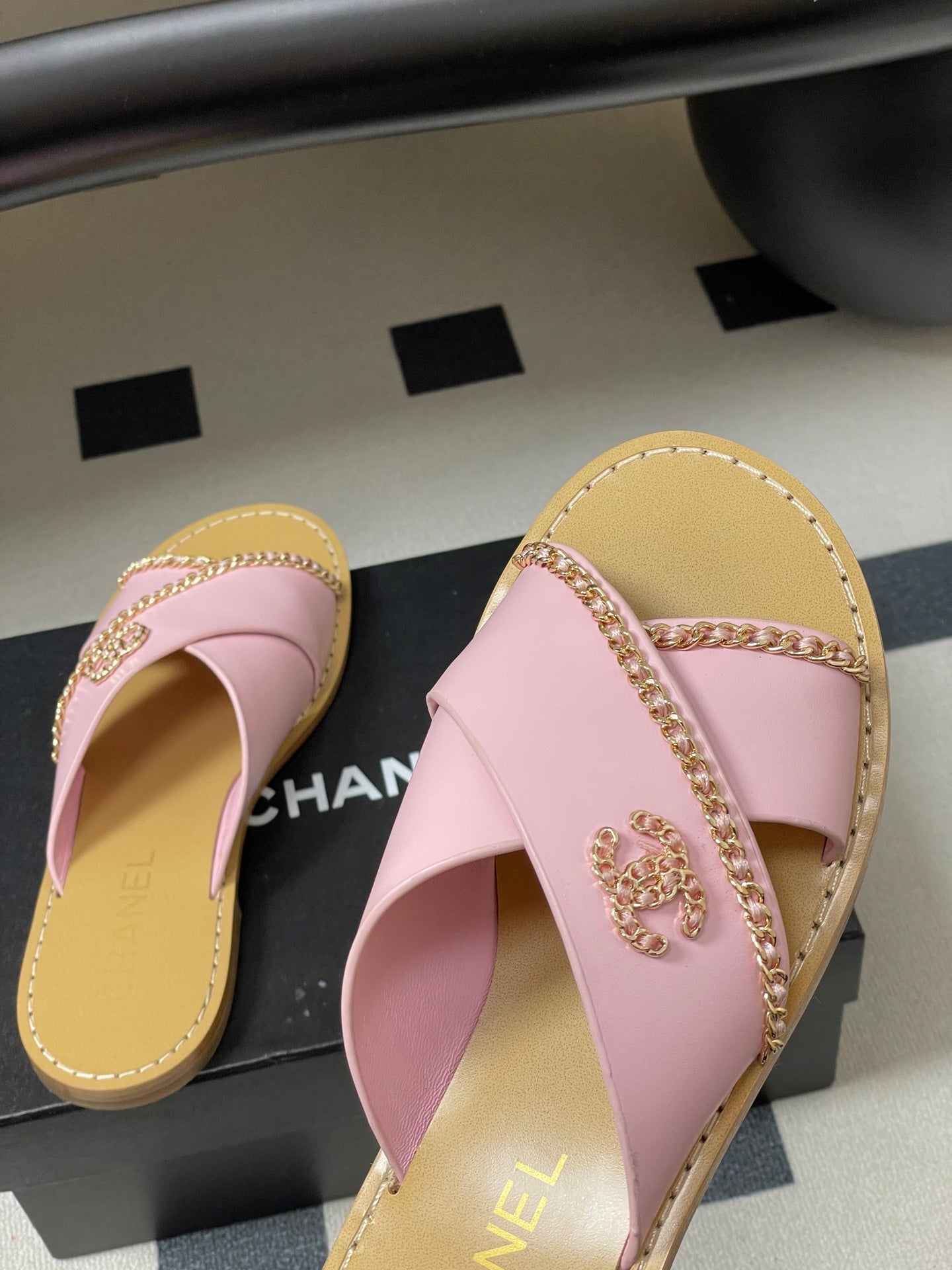 CC 26 Criss-cross Strap Slipper Pink Beige Sheepskin 593301