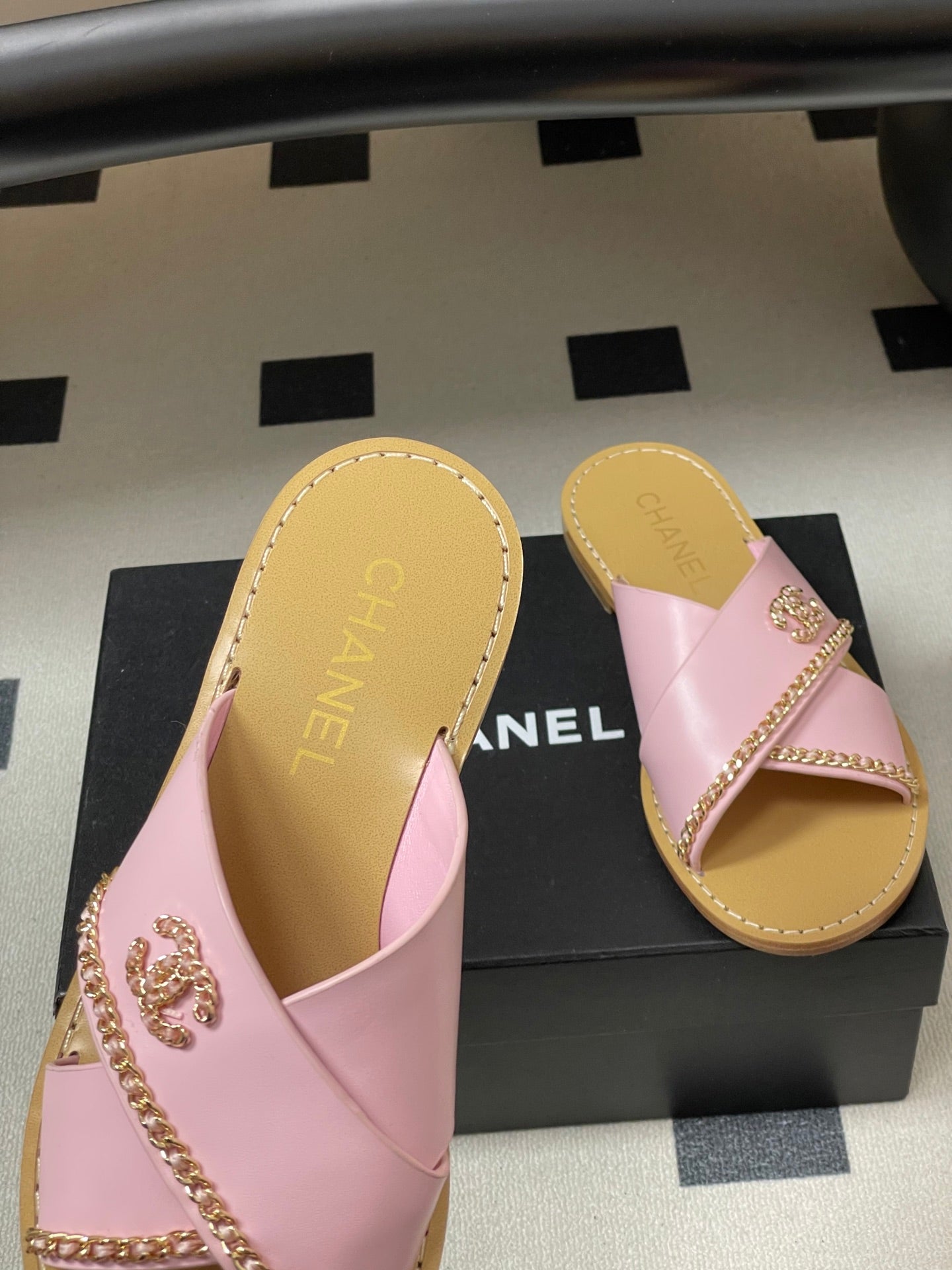 CC 26 Criss-cross Strap Slipper Pink Beige Sheepskin 593301