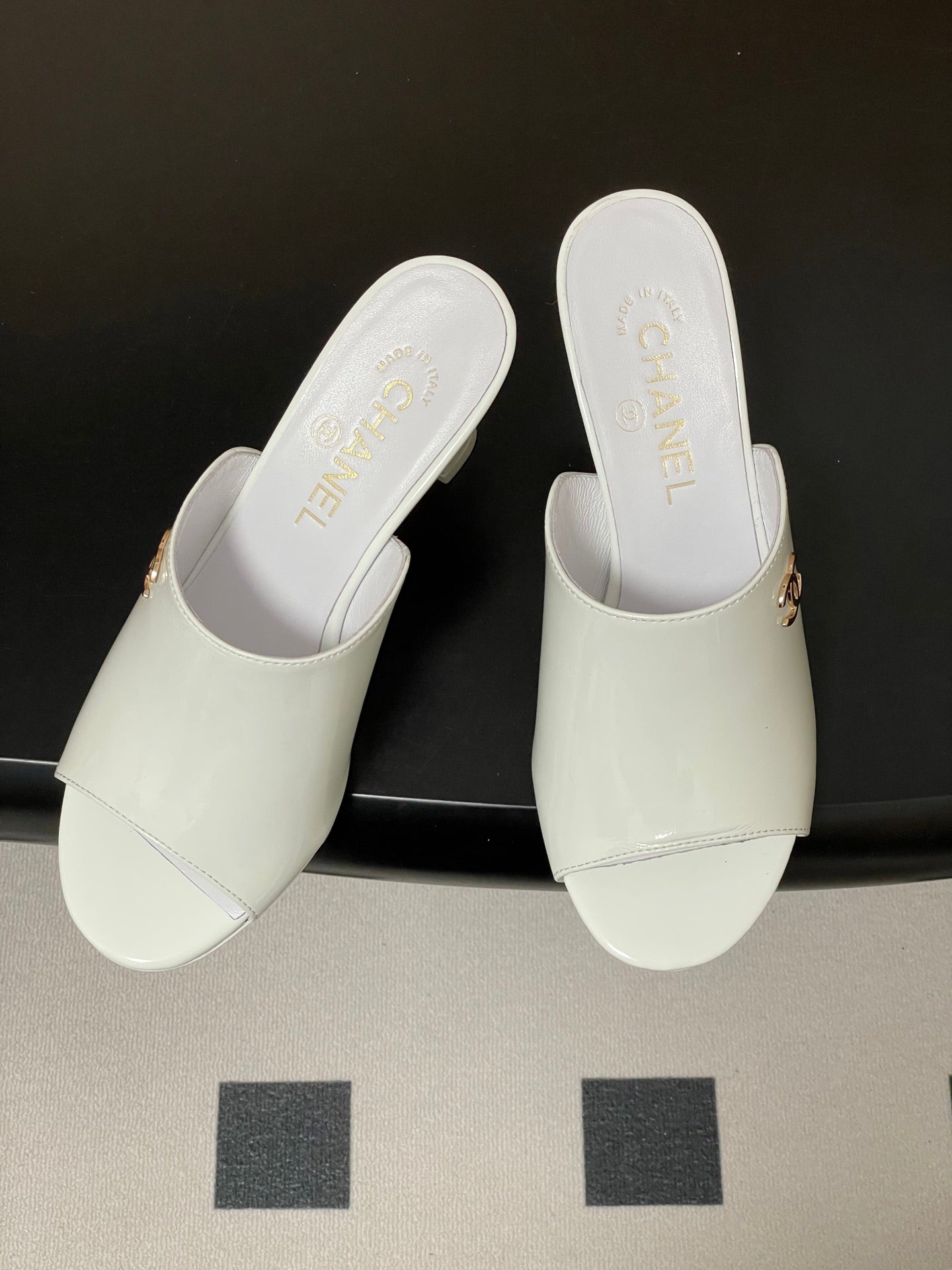 CC 26 Sandal White Patent Leather 593322