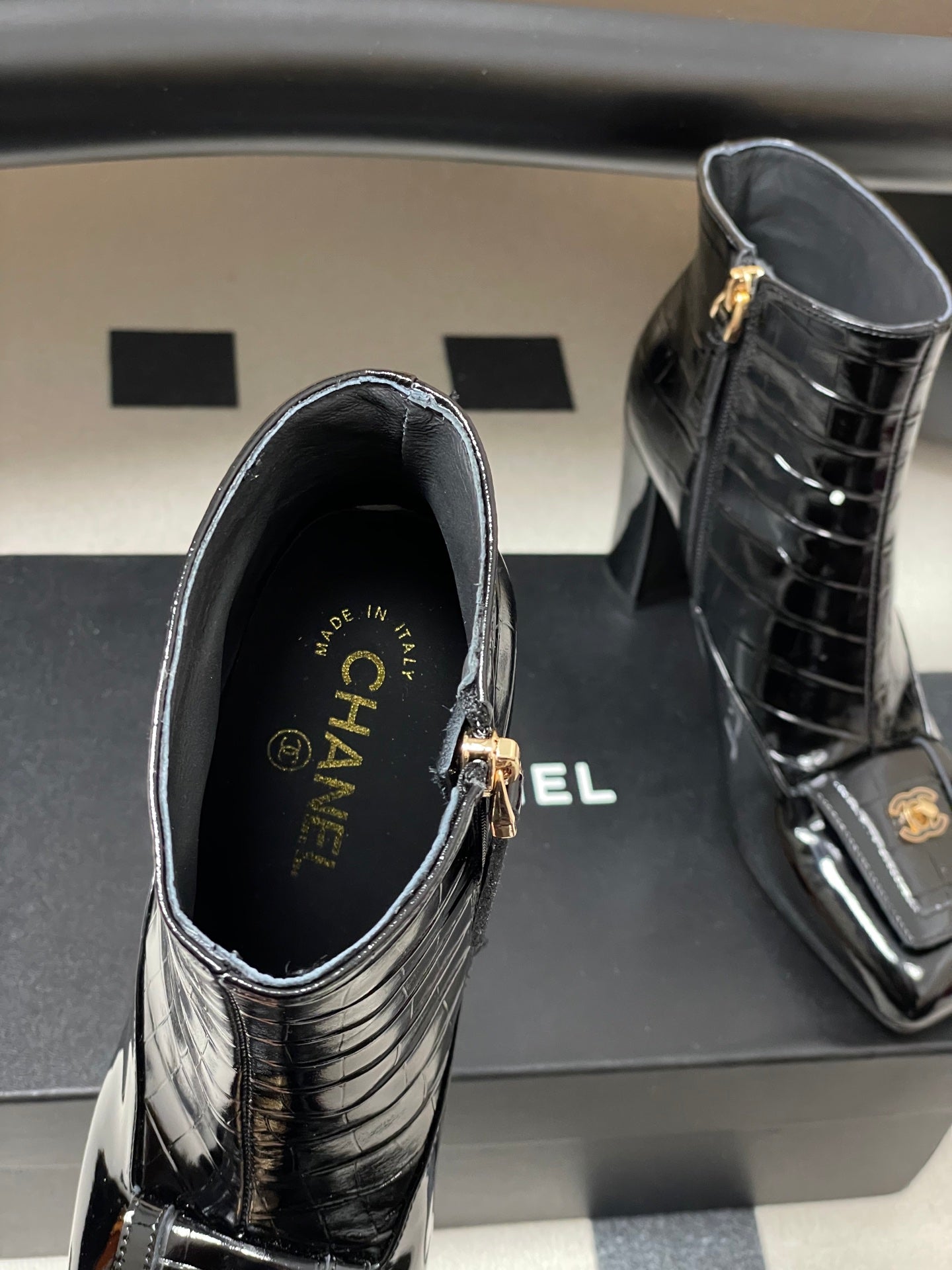 CC 26 Crocodile-embossed Boot Black Patent Leather 593113