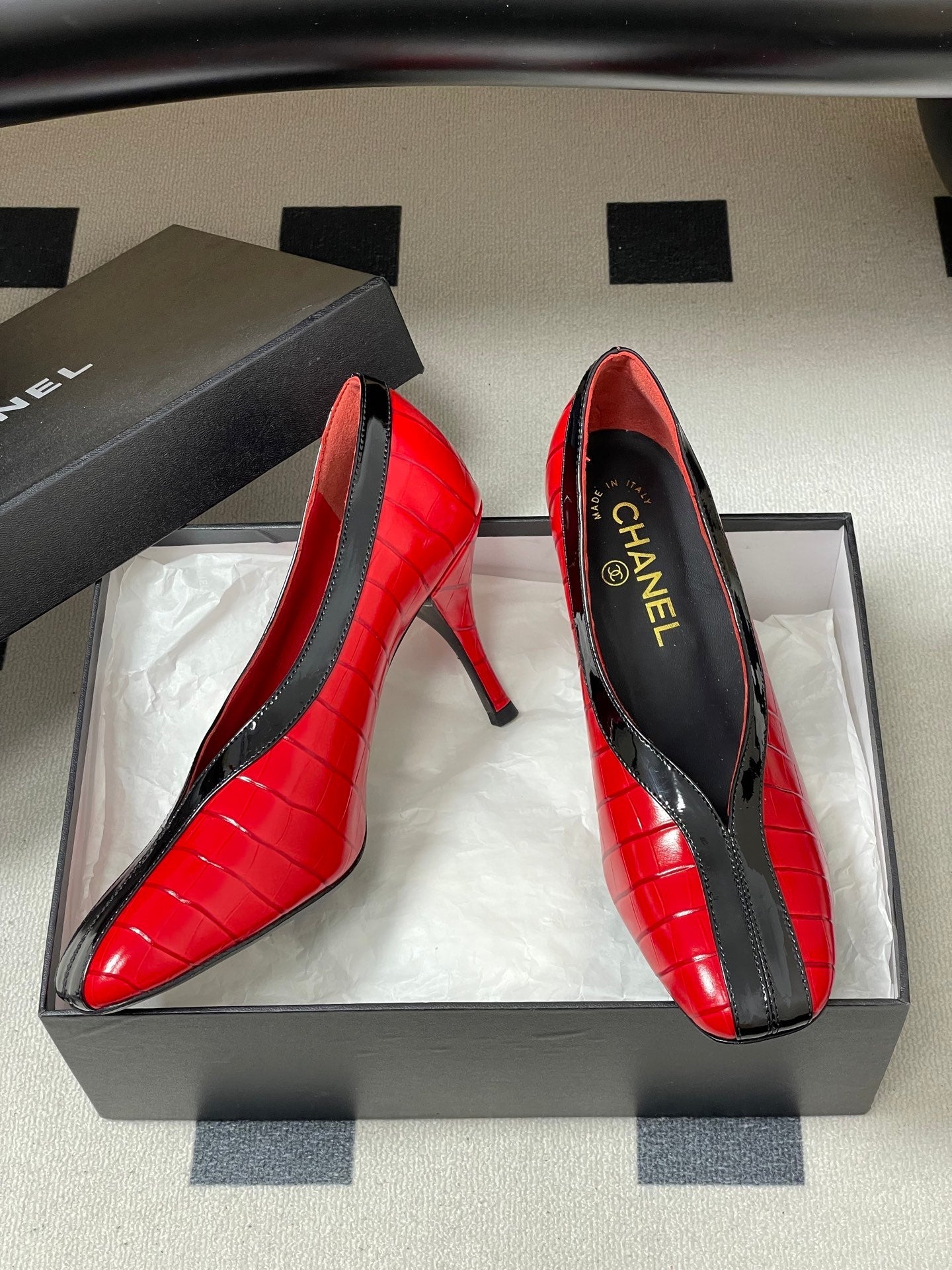 CC 26 Crocodile-embossed Pump Red mix Black Calfskin 593367
