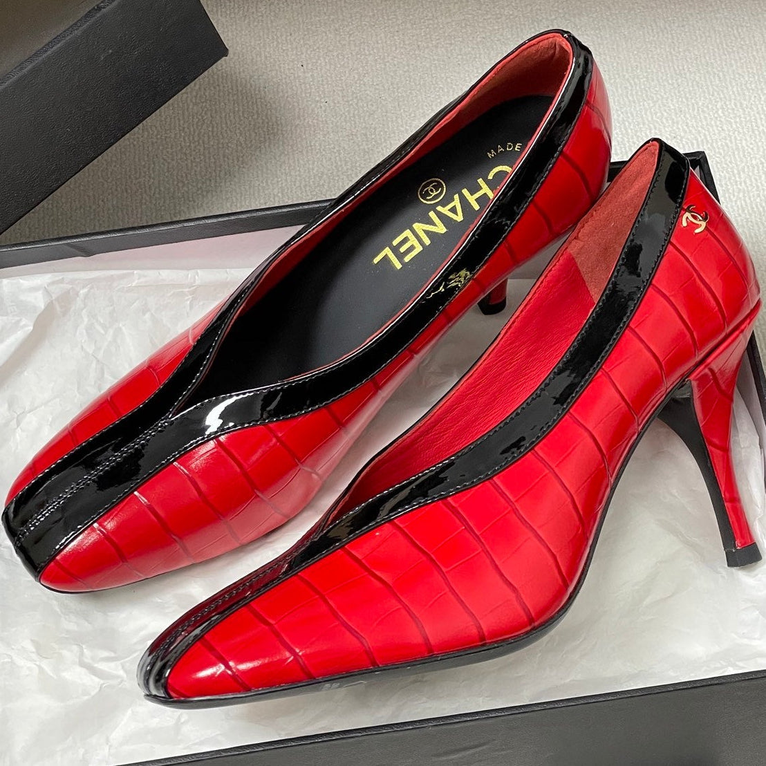 CC 26 Crocodile-embossed Pump Red mix Black Calfskin 593367