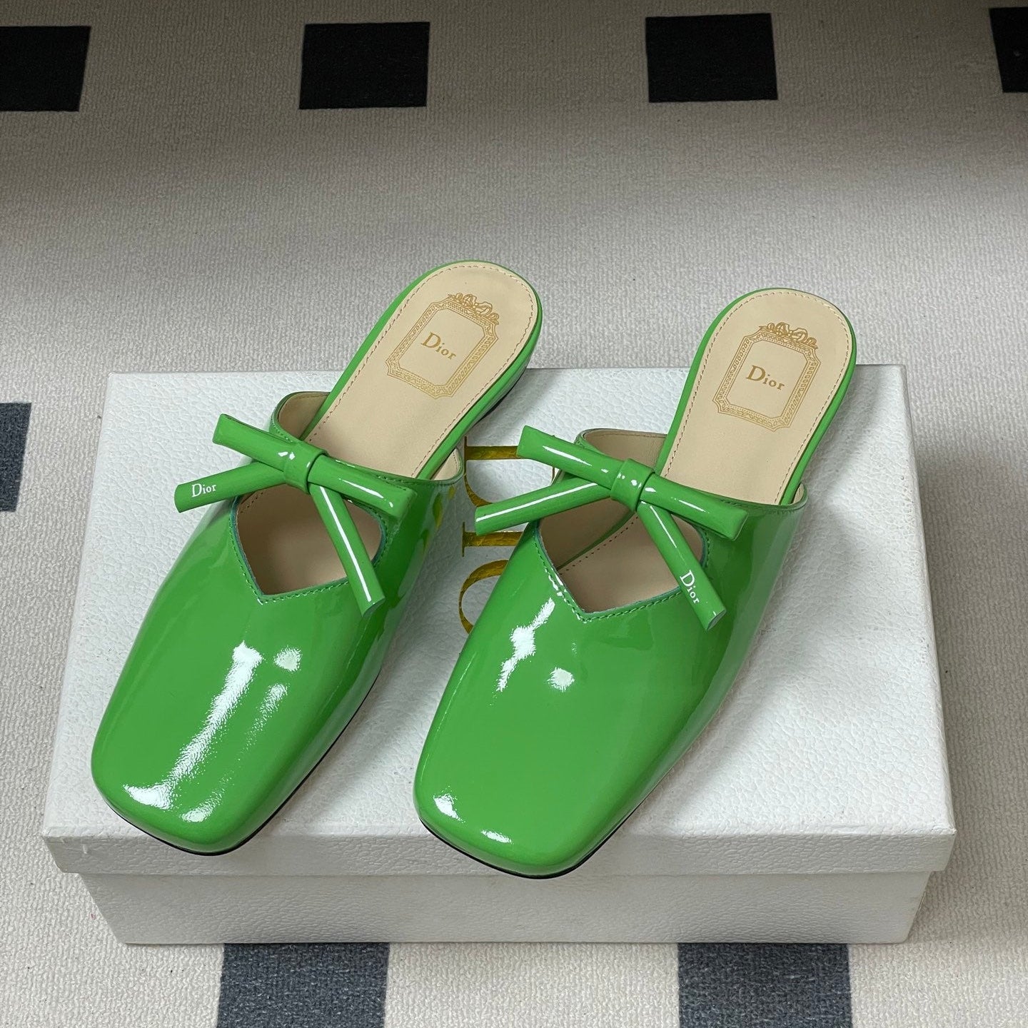 CD 26 Flat Mule Glossy Green Patent Cowhide 593597
