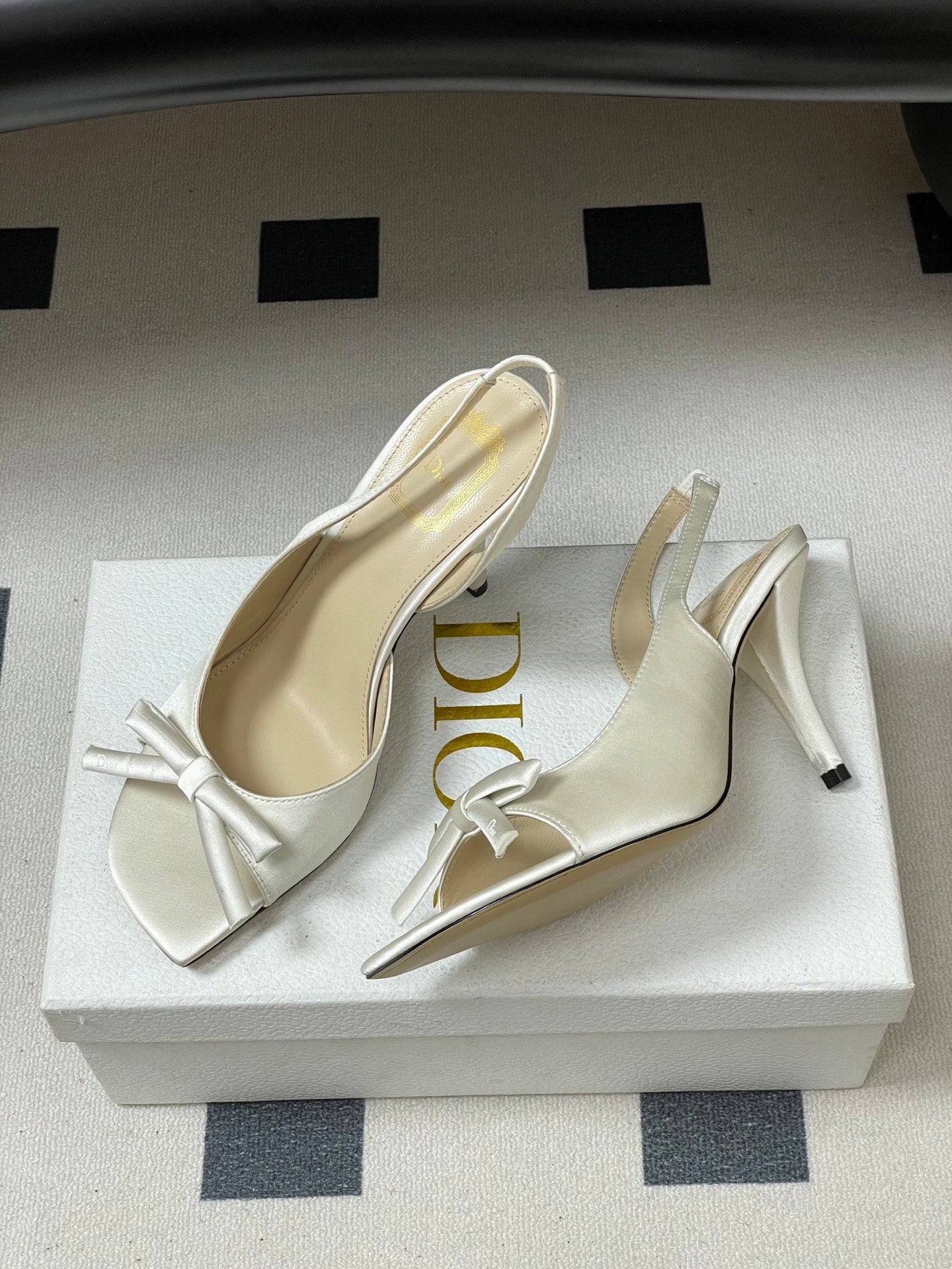 CD 26 Slingback 85 White Leather Silk 593605