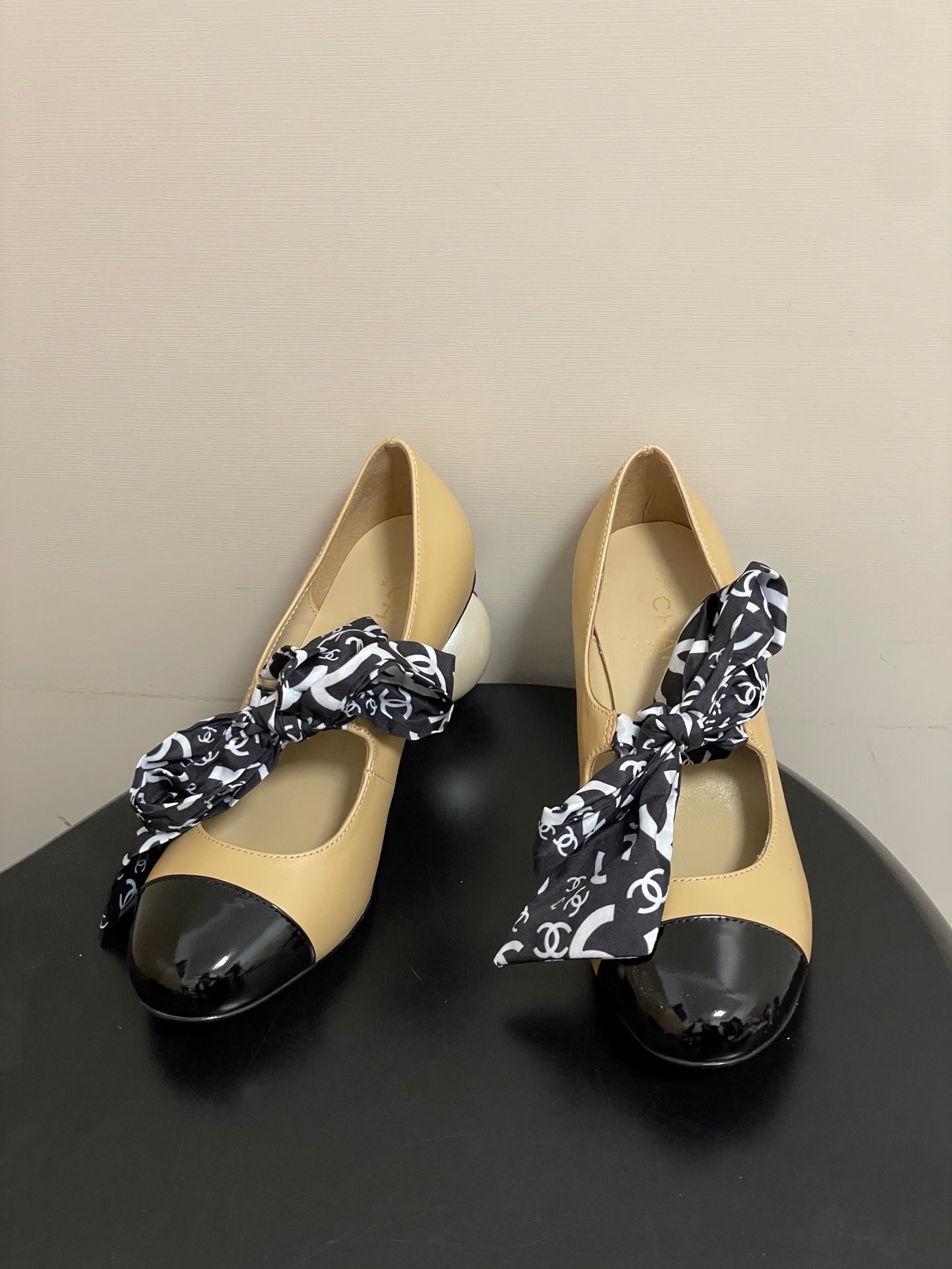 CC 26  Double C Pearl Heel Pump With Silk Ribbon Beige Sheepskin 593156