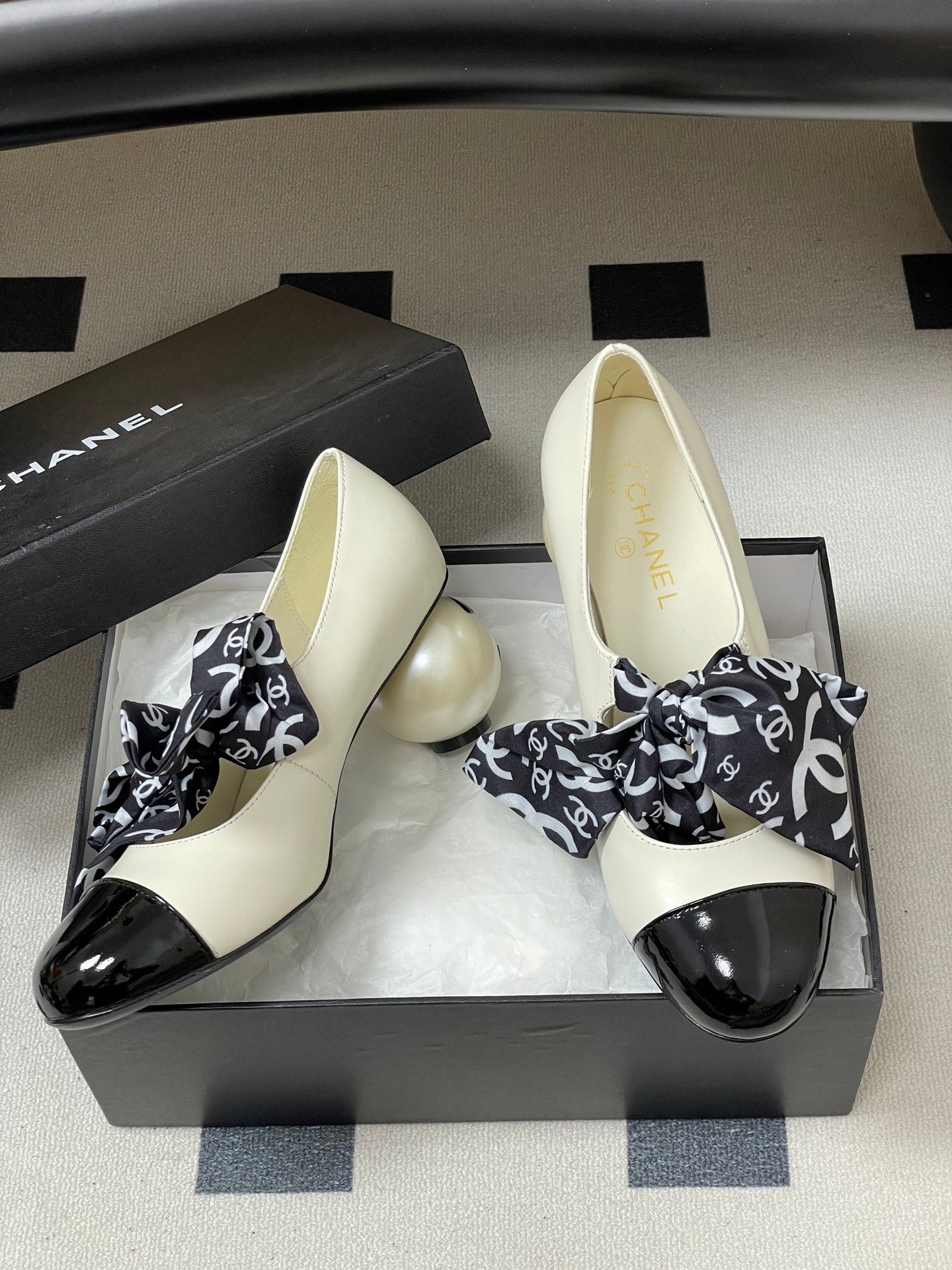 CC 26  Double C Pearl Heel Pump With Silk Ribbon White Sheepskin 593157