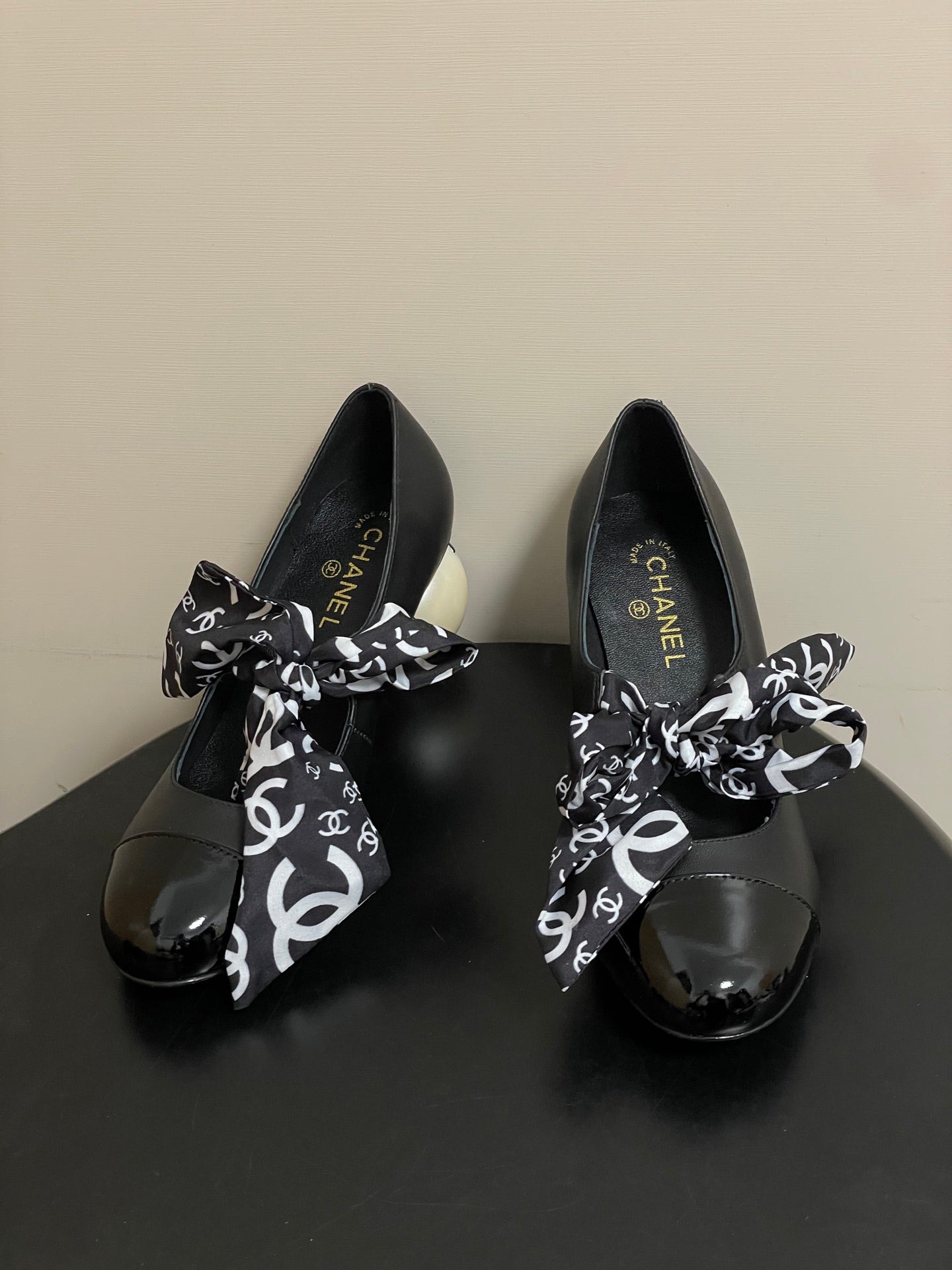CC 26  Double C Pearl Heel Pump With Silk Ribbon Black Sheepskin 593158