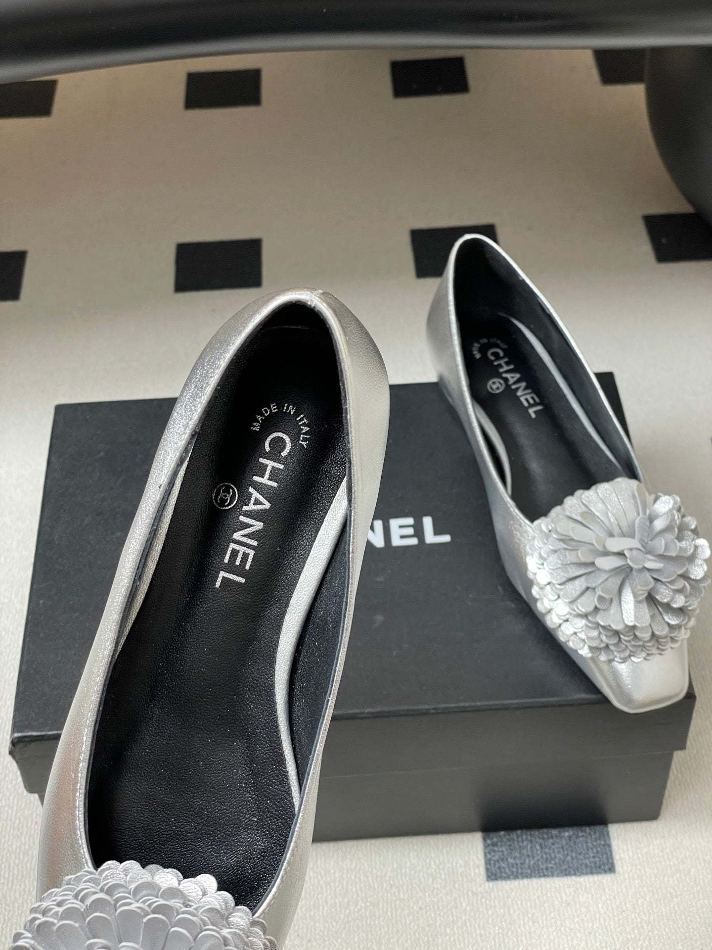 CC 26 Flower-shaped Ballet Flat Silver Sheepskin 593166