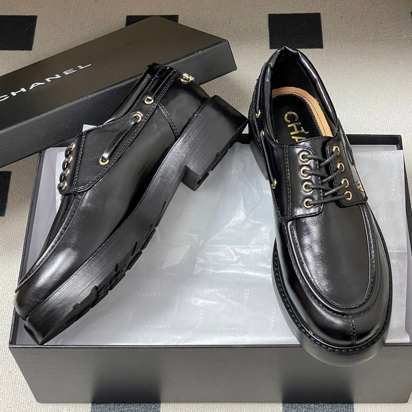 CC 26 Lace-Up Loafer Black Sheepskin 594250
