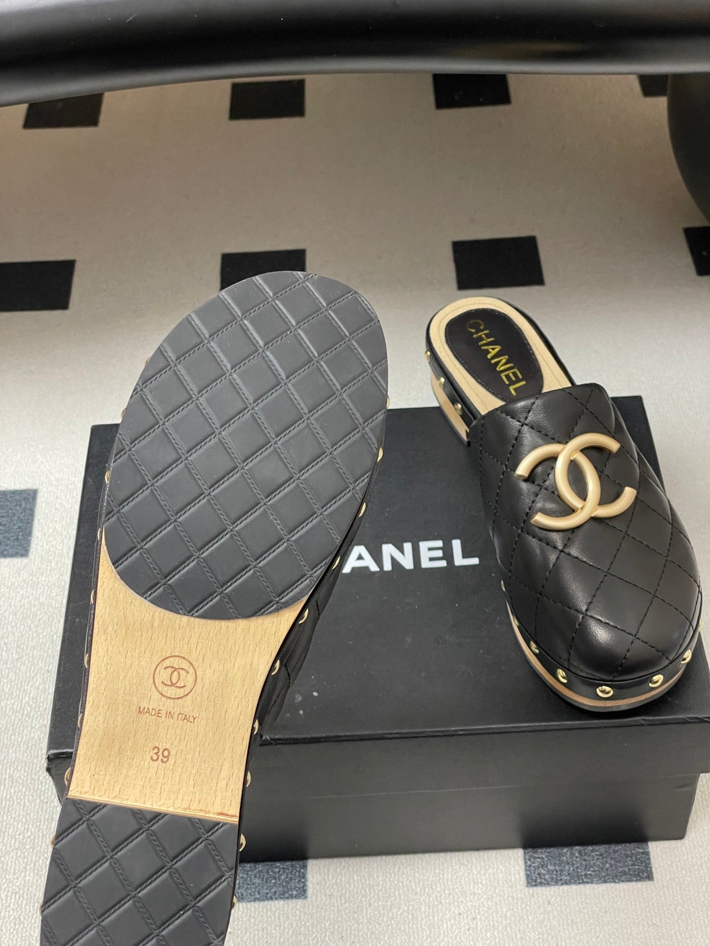 CC 26s Flat Mule Black Beige Cowhide 649404