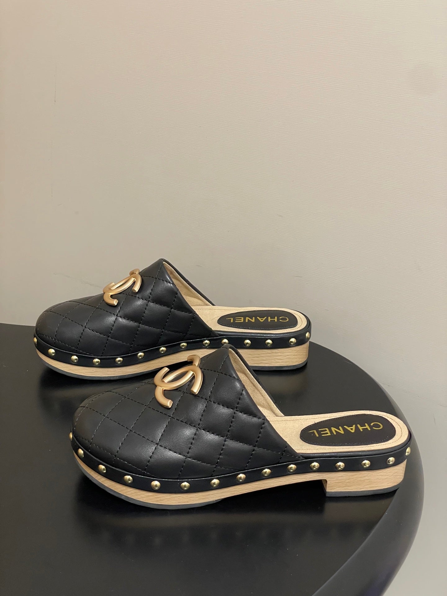 CC 26s Flat Mule Black Beige Cowhide 649404