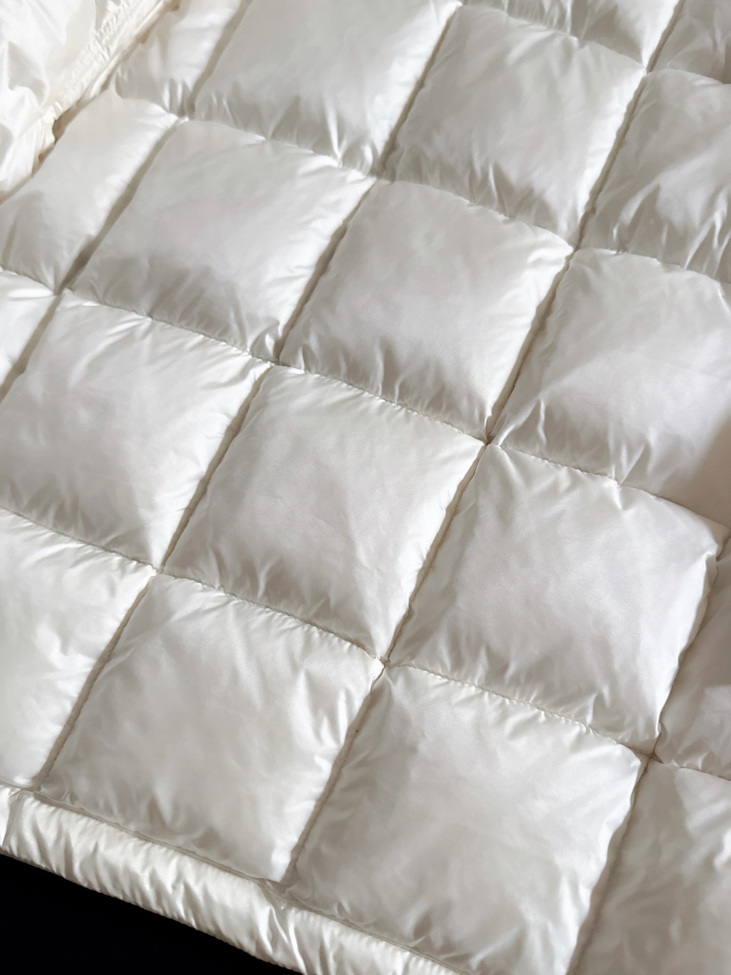 Moncler 2025 Jarcieu Jacket White Nylon Down