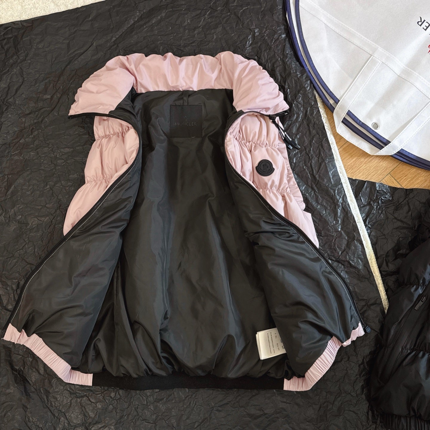 Moncler 2025 Apriate Vest Pink Polyester Down