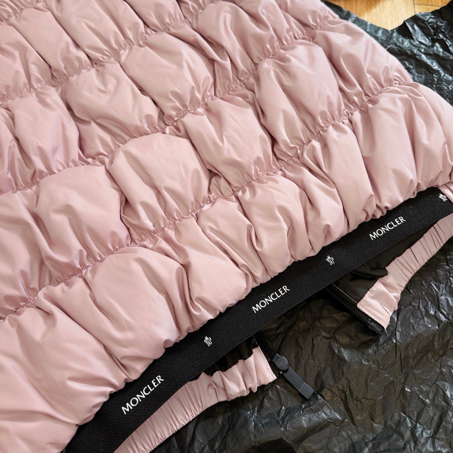 Moncler 2025 Apriate Vest Pink Polyester Down