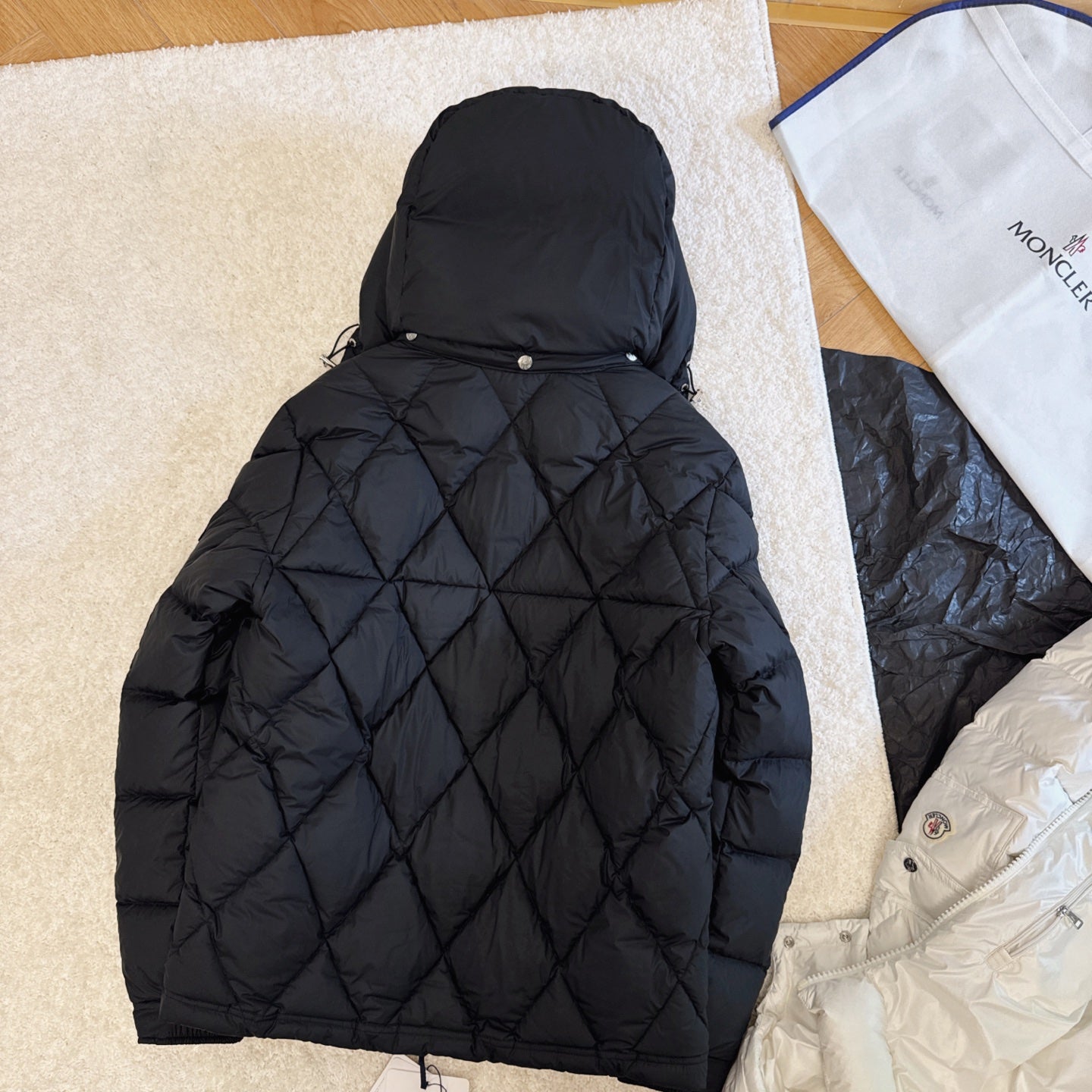 Moncler 2025 Averole Jacket Black Polyester Down