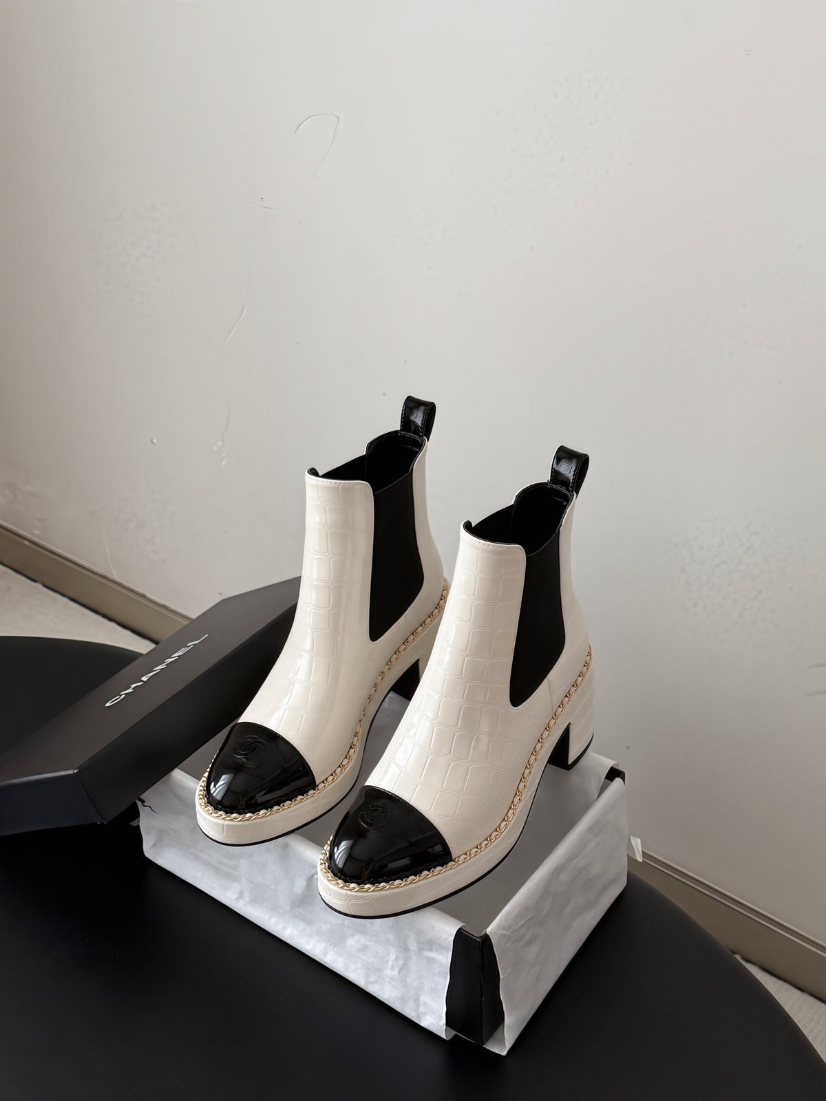 Chanel 2026 Crocodile-Embossed Chelsea Boots 80mm Patent Leather 122420