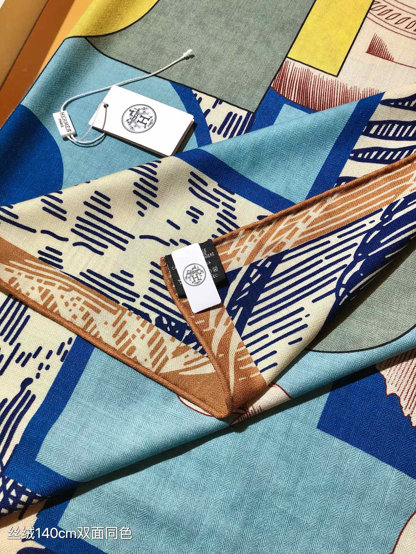 HM Elegant Knight 140 CM Blue White Cashmere and Silk 293100