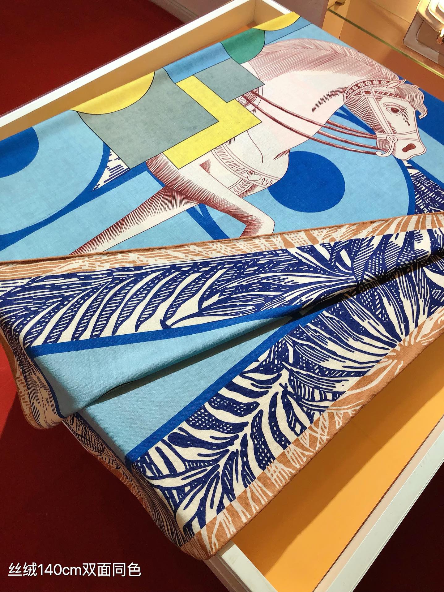 HM Elegant Knight 140 CM Blue White Cashmere and Silk 293100