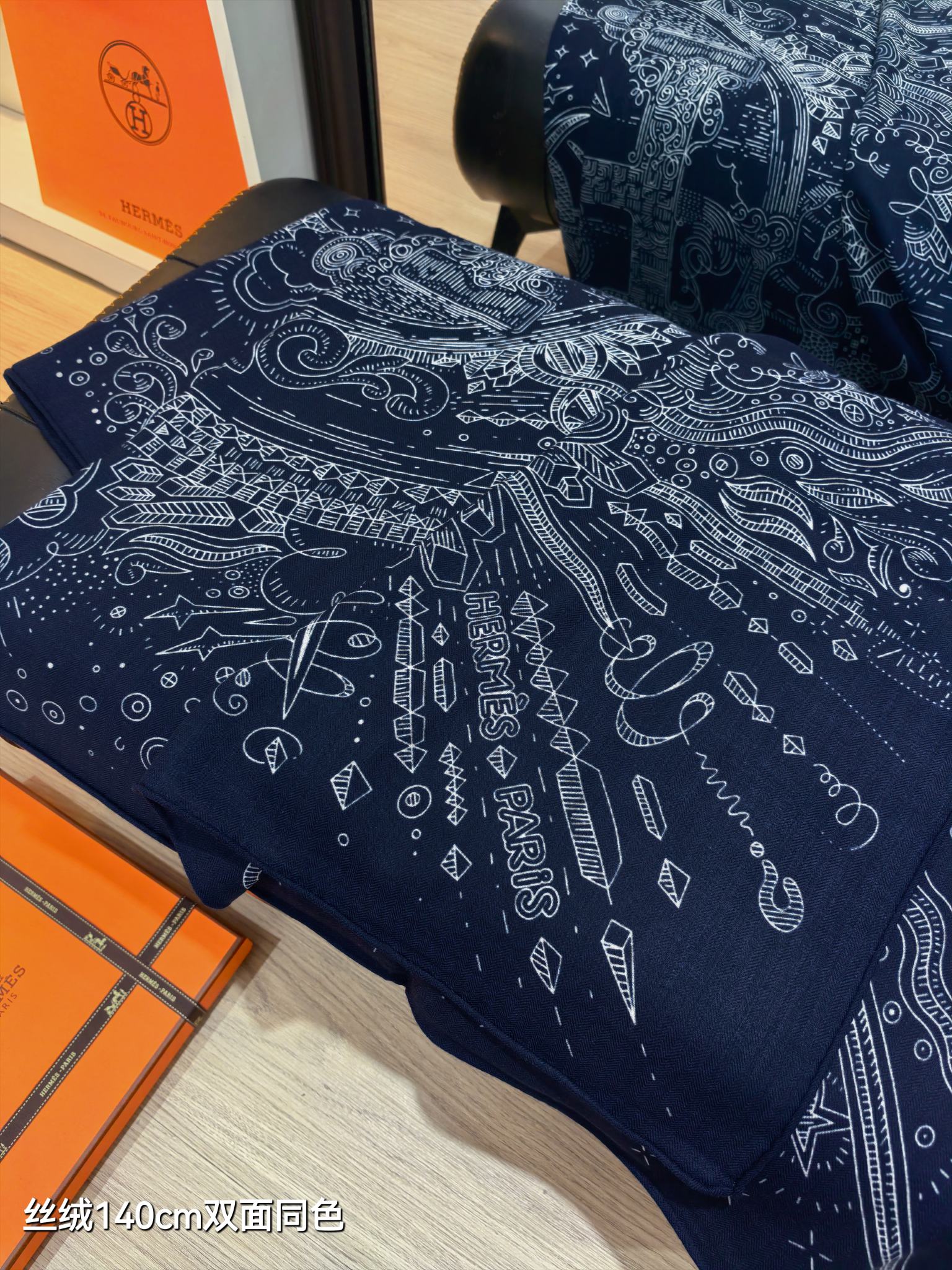 HM Connecting 140 CM Night Blue Colorful Cashmere and Silk 293095