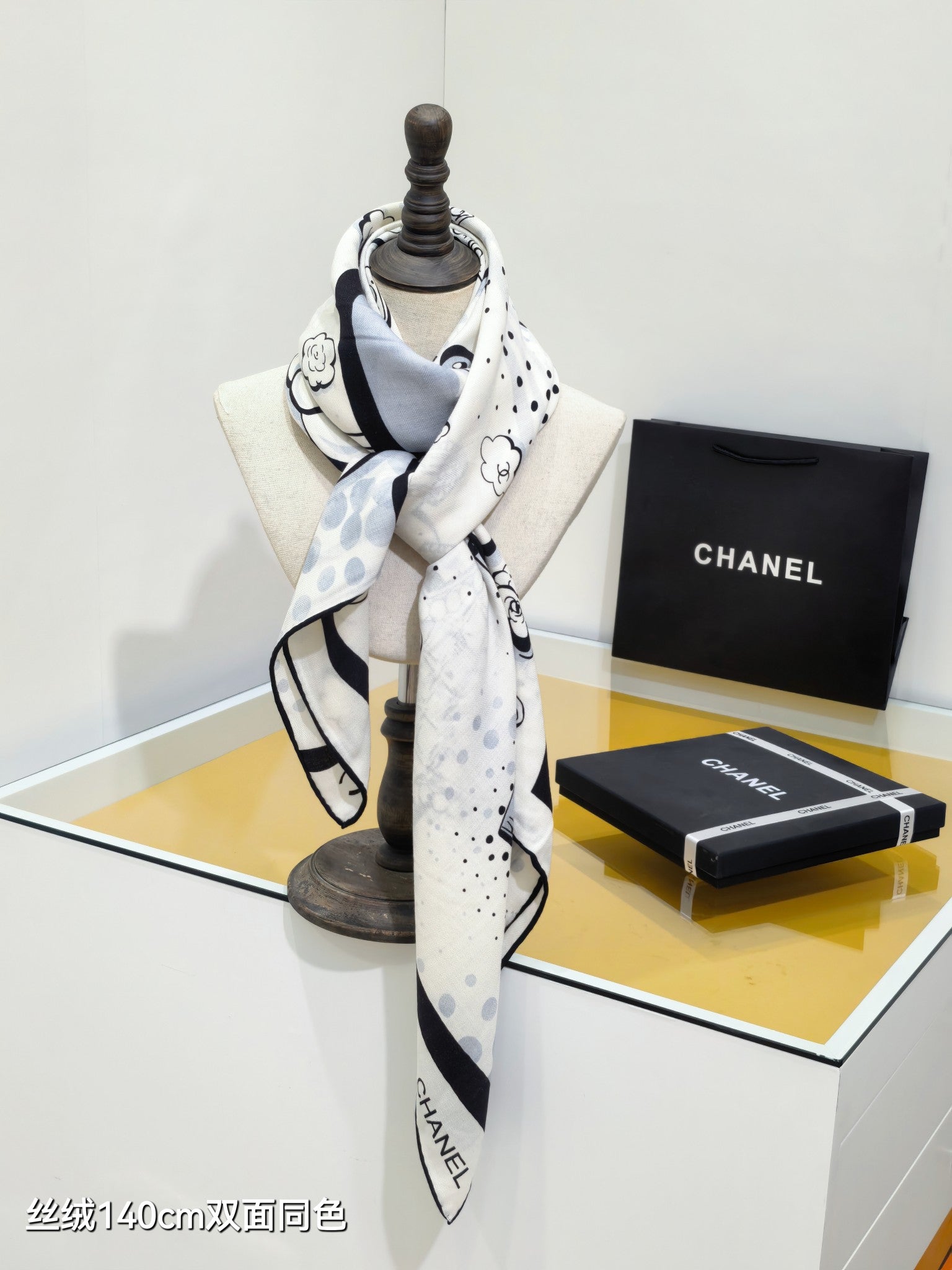 CC 25 Camellia Scarf 140CM White Black Cashmere 293083