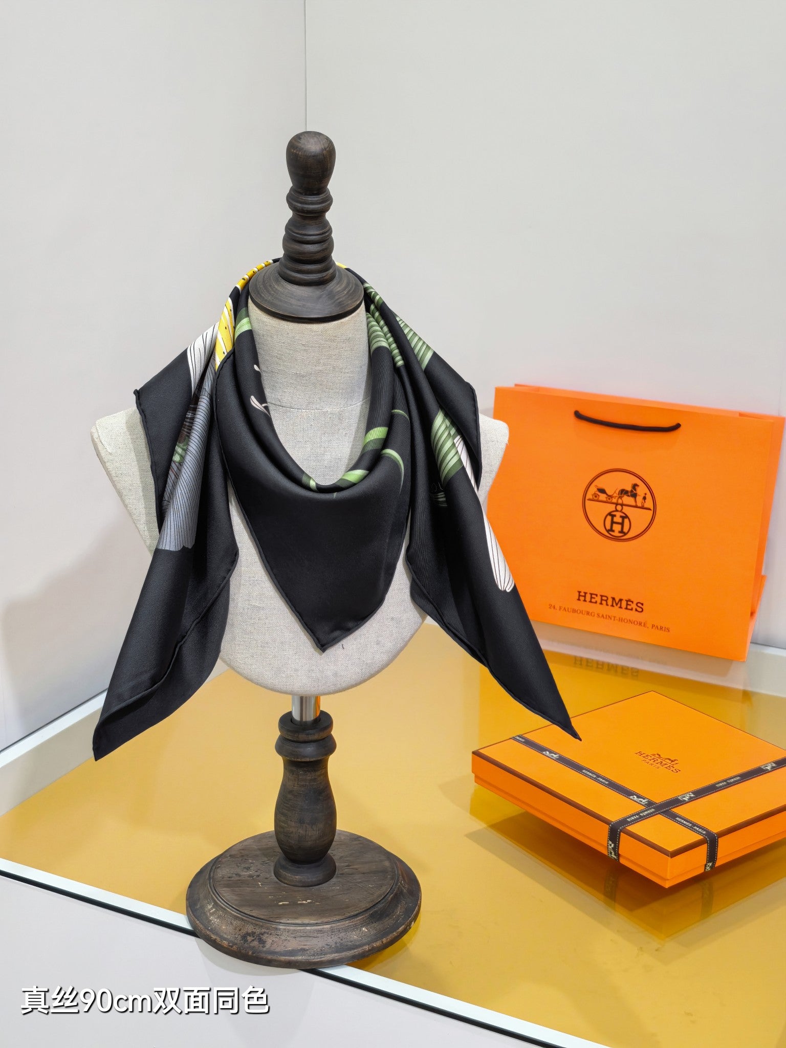 HM Eternal Bouquet 90 CM Black Colorful Cashmere and Silk 293072