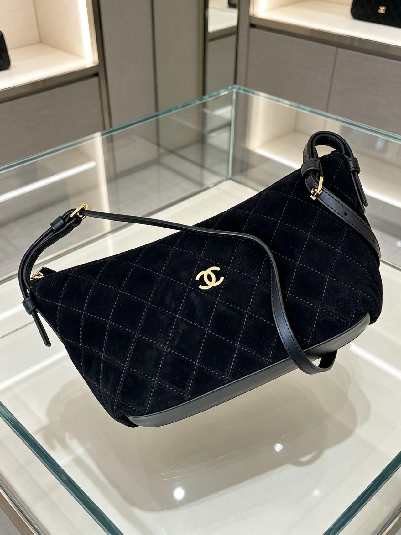 Chanel 2026 Clutch Bag 19cm Suede Leather