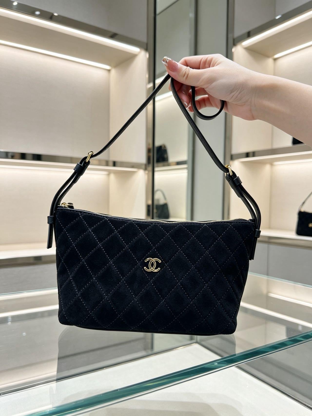 Chanel 2026 Clutch Bag 19cm Suede Leather
