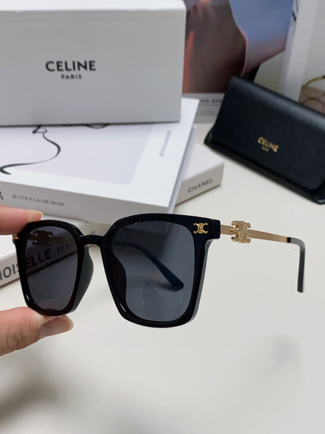 TRIOMPHE SUNGLASS 497820 IN GOLD METAL BLACK LENSES