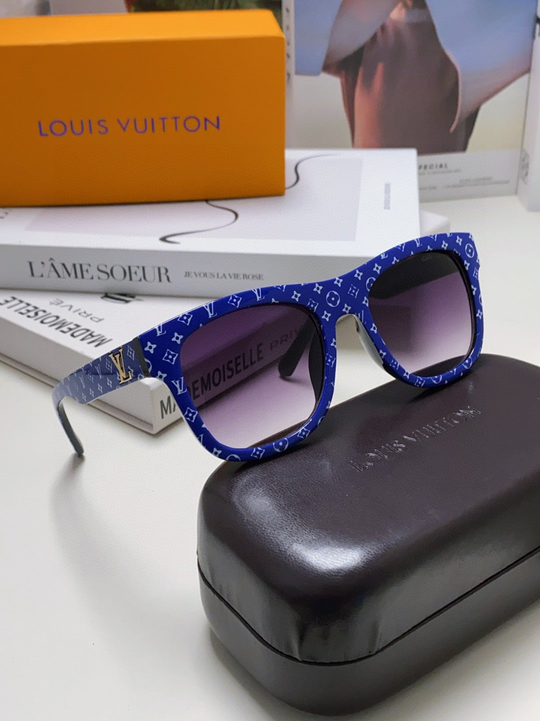 MONOGRAM SUNGLASS 581385 IN BLUE ACETATE FRAME