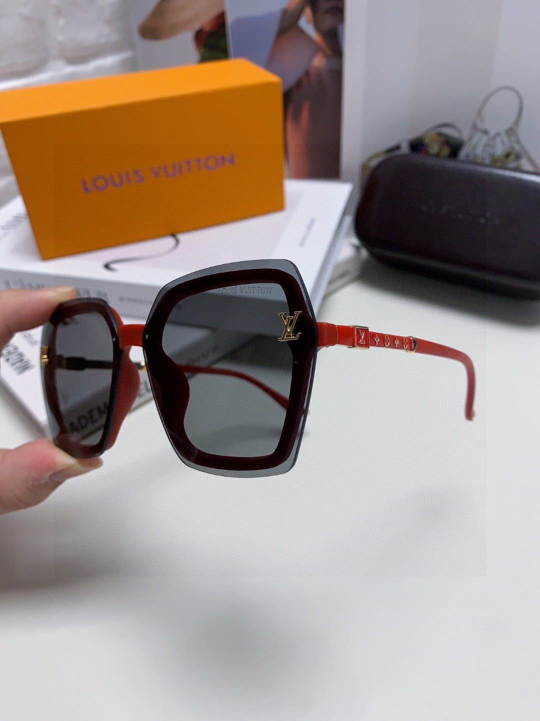 SQUARE SUNGLASSES 581355 IN RED ACETATE GREY LENSES